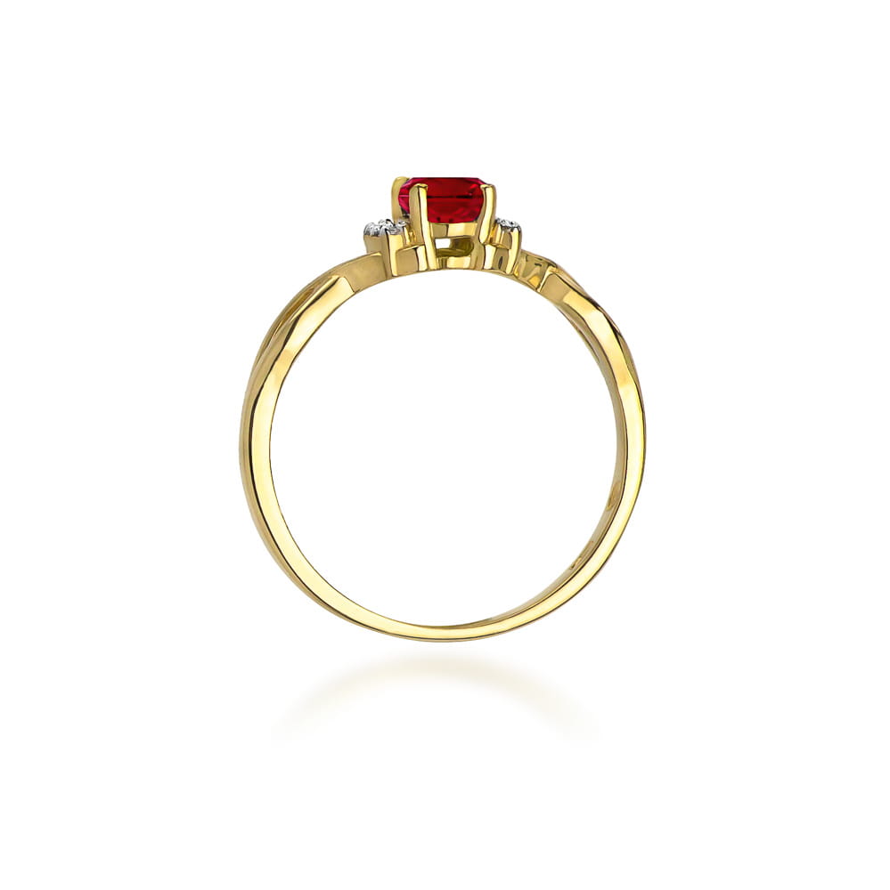 Gold Ring With Ruby And Diamonds
