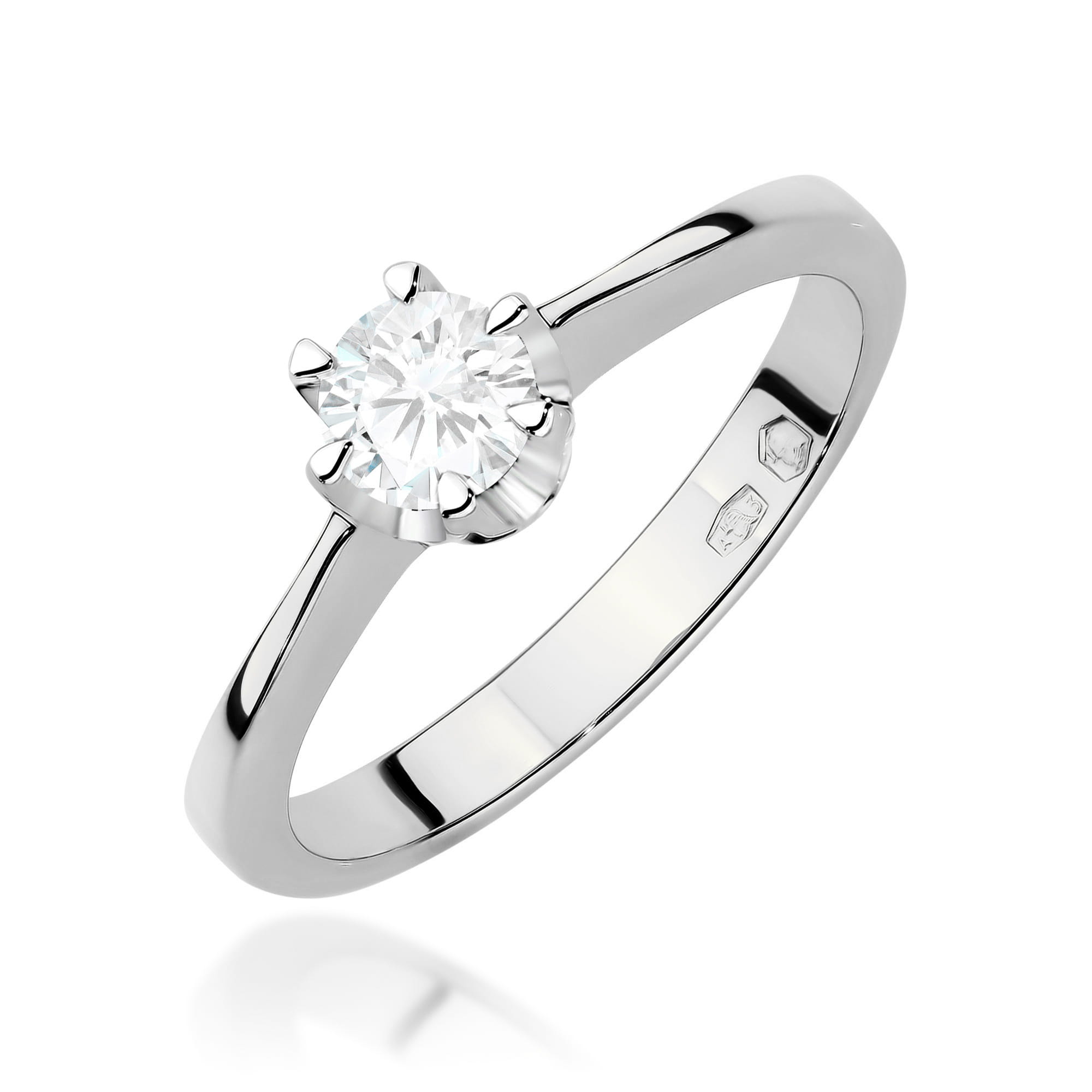 Gold Ring With Lab-Grown Diamond