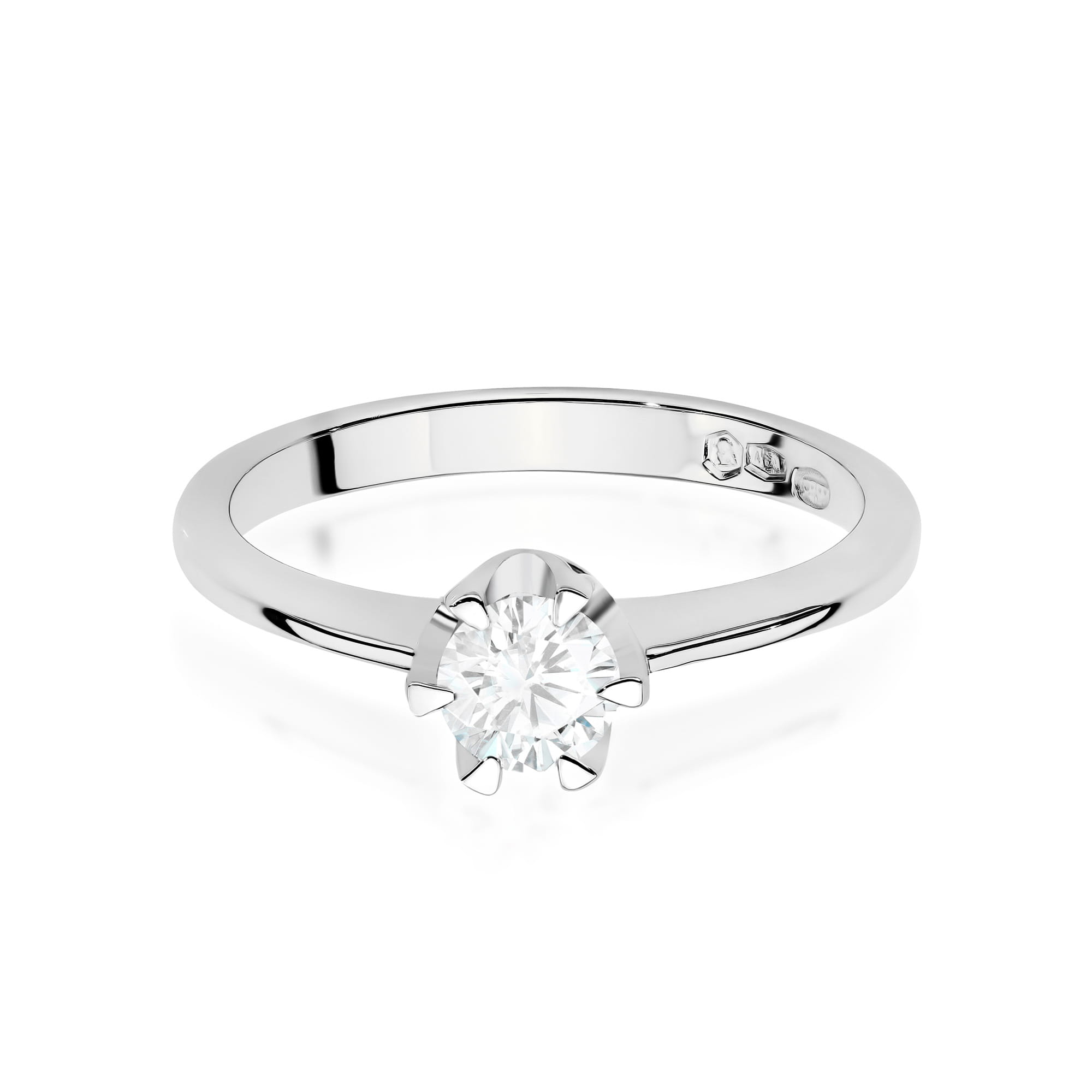 Gold Ring With Lab-Grown Diamond