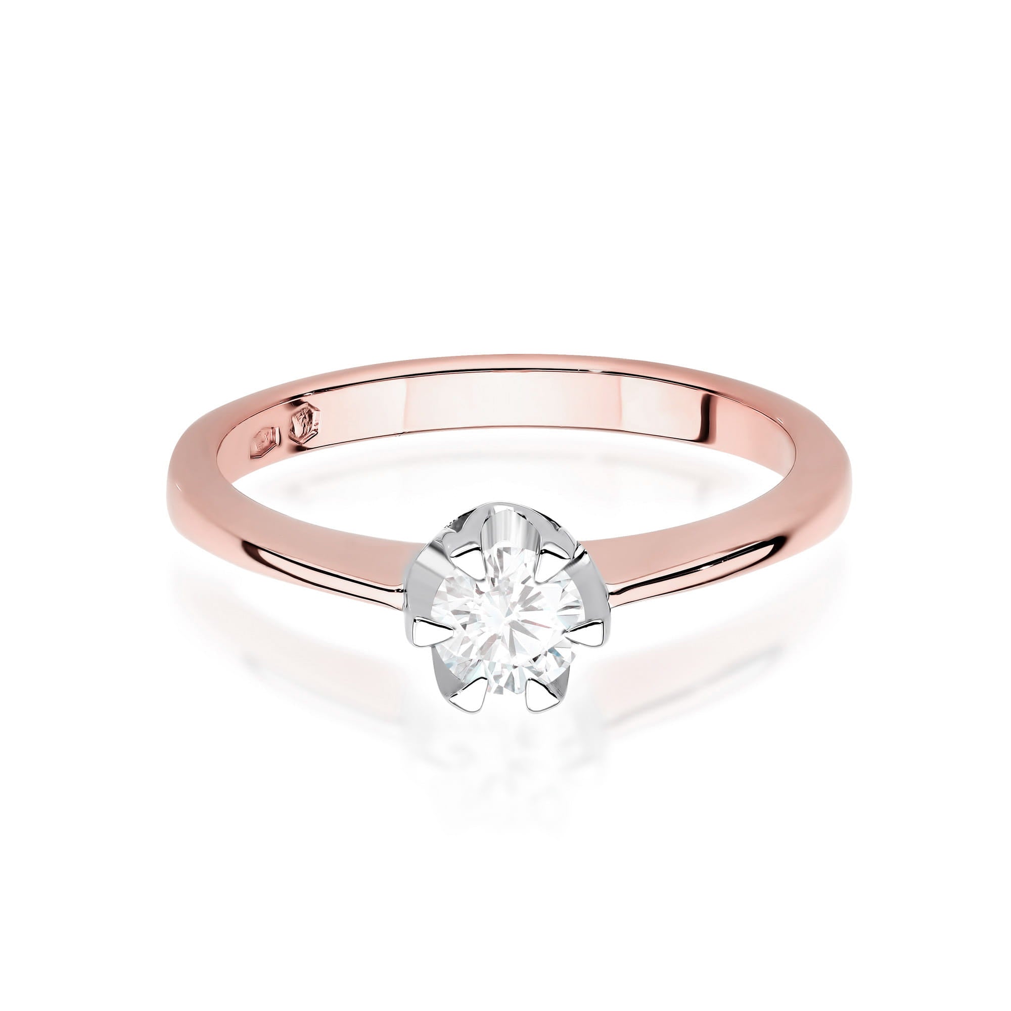 Gold Ring With Lab-Grown Diamond