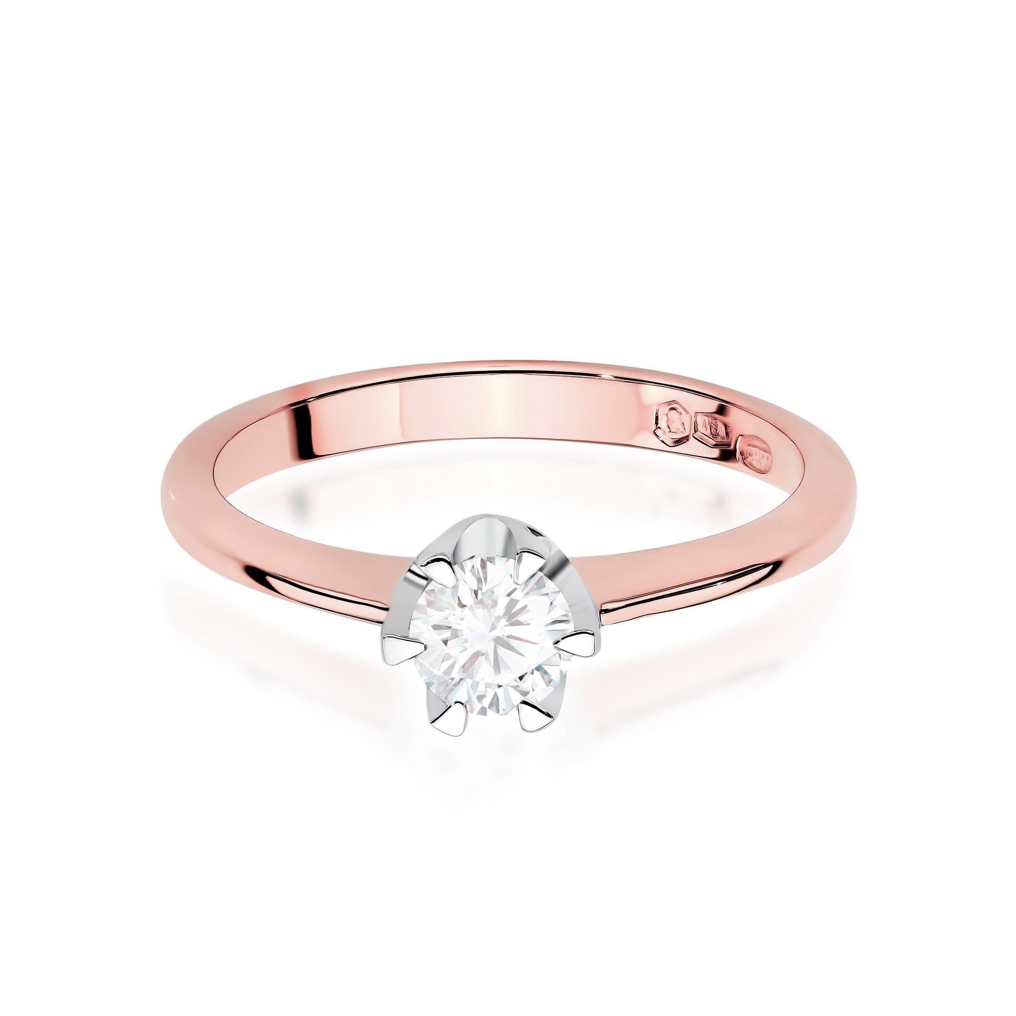 Gold Ring With Lab-Grown Diamond