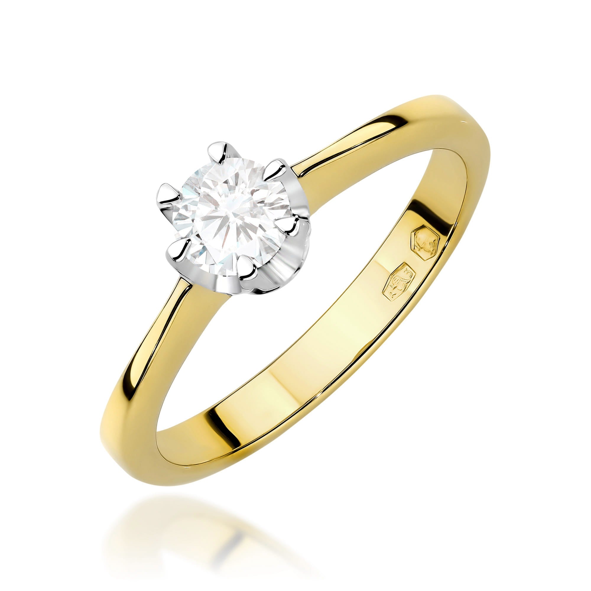 Gold Ring With Lab-Grown Diamond