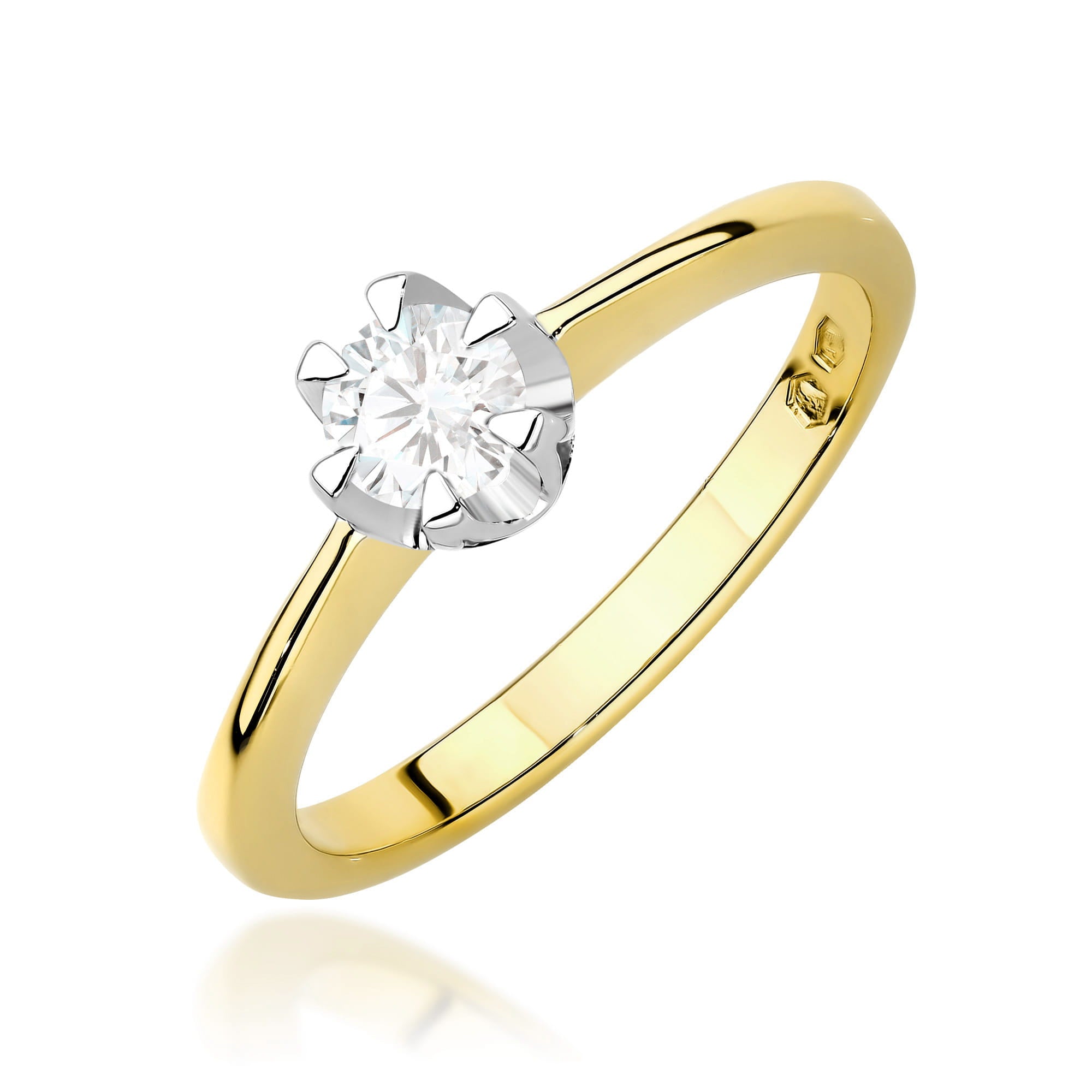 Gold Ring With Lab-Grown Diamond