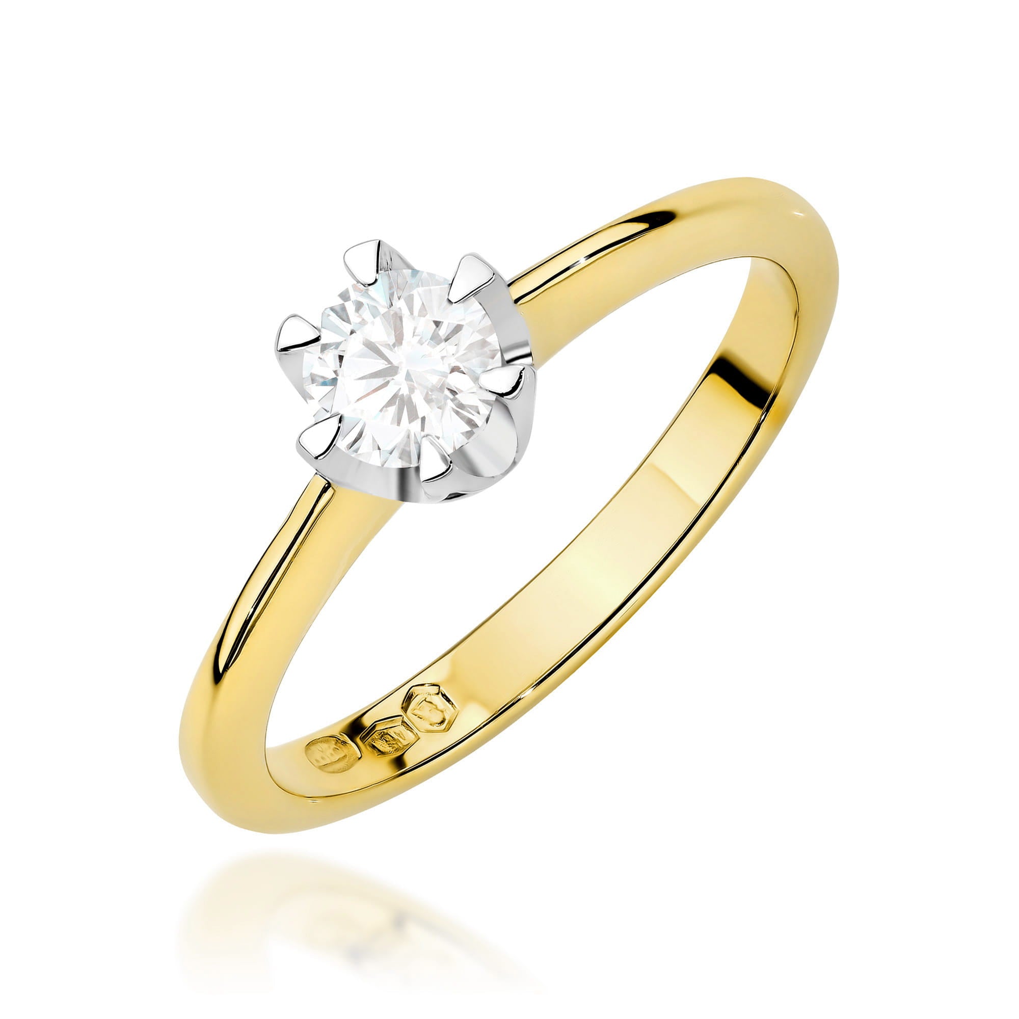 Gold Ring With Lab-Grown Diamond