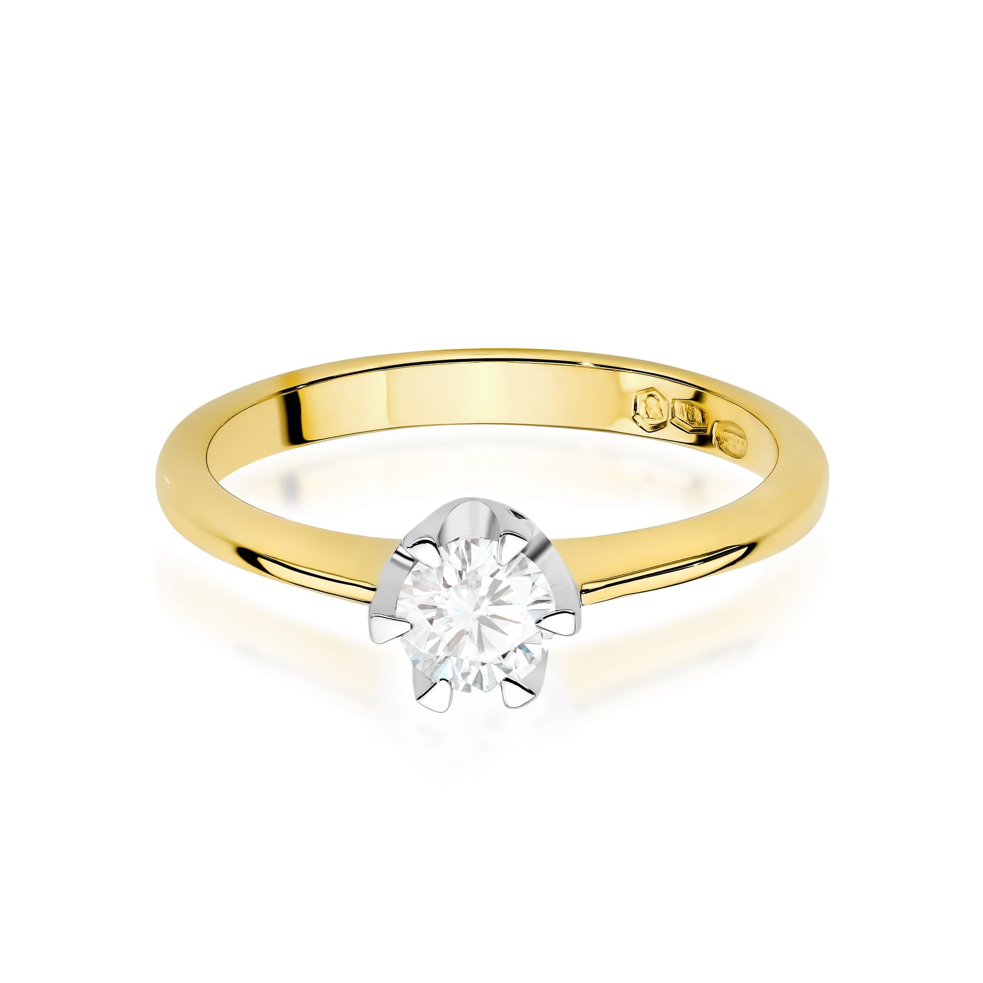 Gold Ring With Lab-Grown Diamond