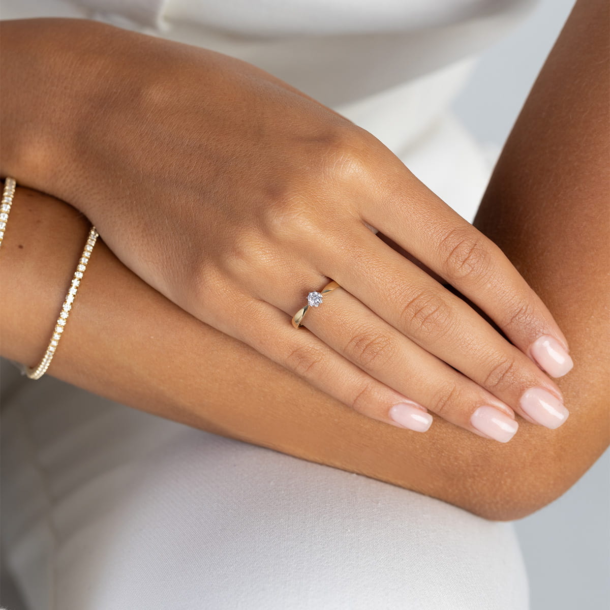 Auksinis Žiedas Su Labaratoriniu Deimantu