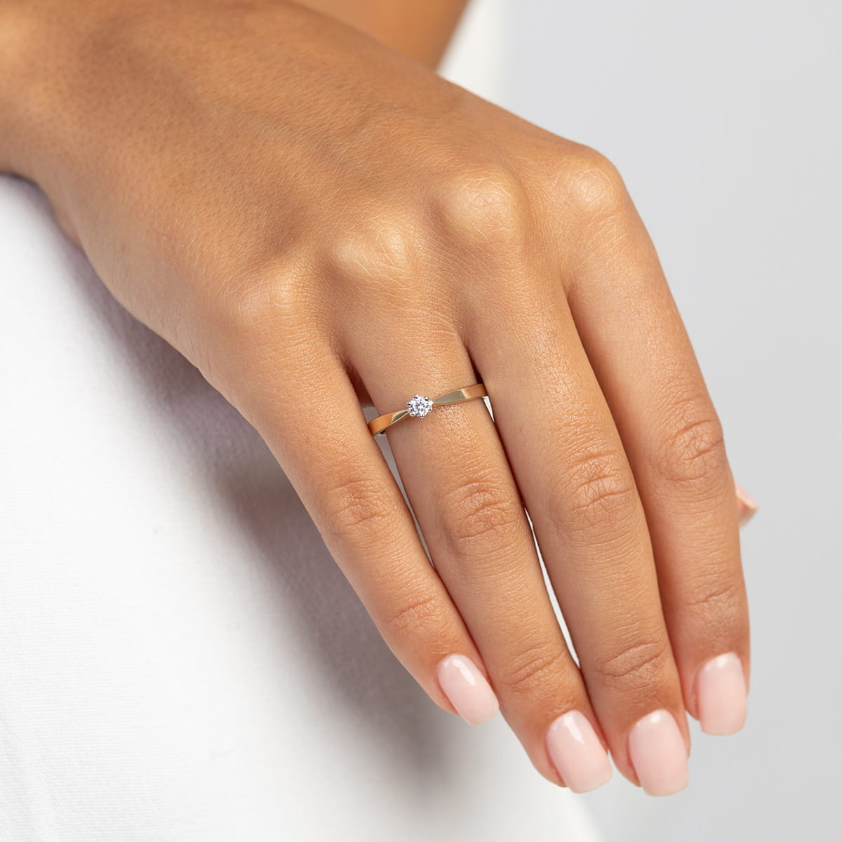 Auksinis Žiedas Su Labaratoriniu Deimantu