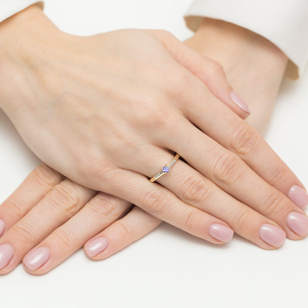 Gold Ring With Tanzanite And Diamonds