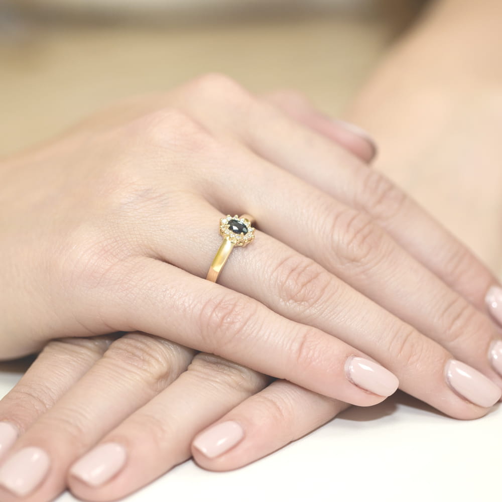 Auksinis Žiedas Su Safyru Ir Deimantais