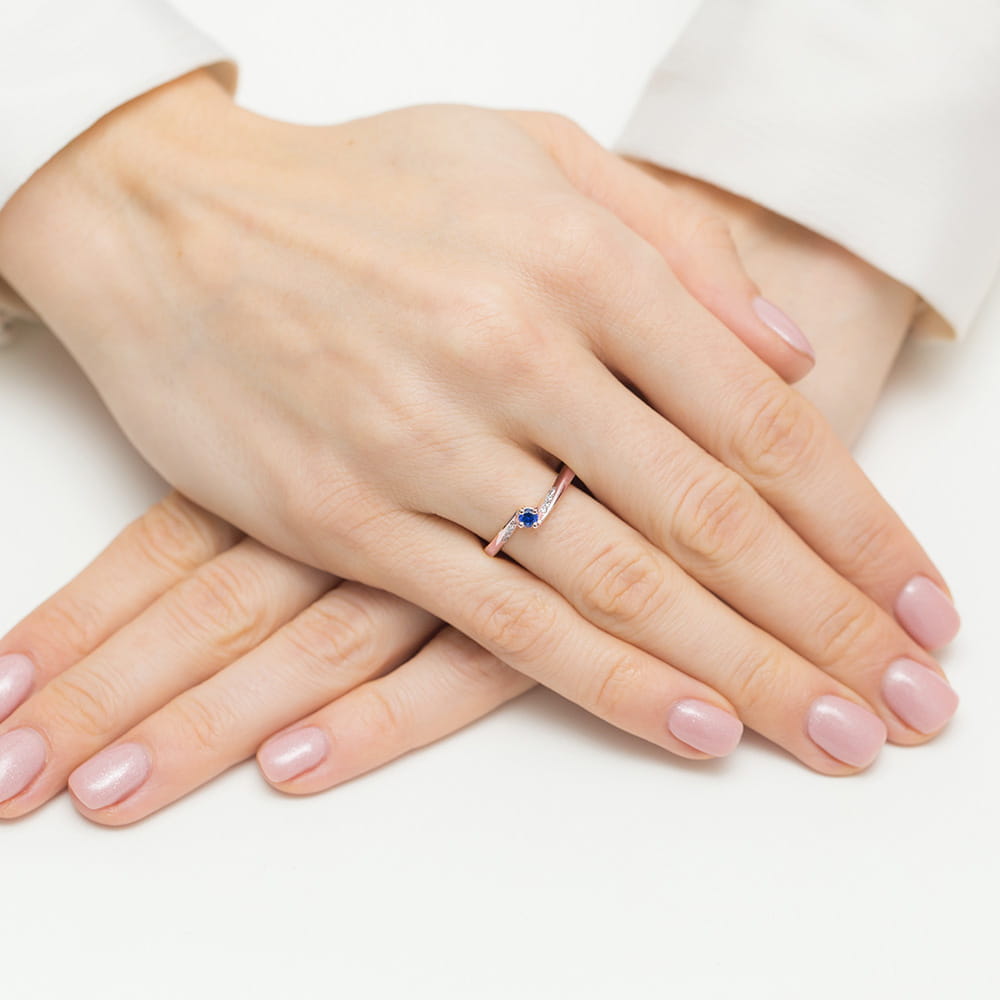 Auksinis Žiedas Su Safyru Ir Deimantais