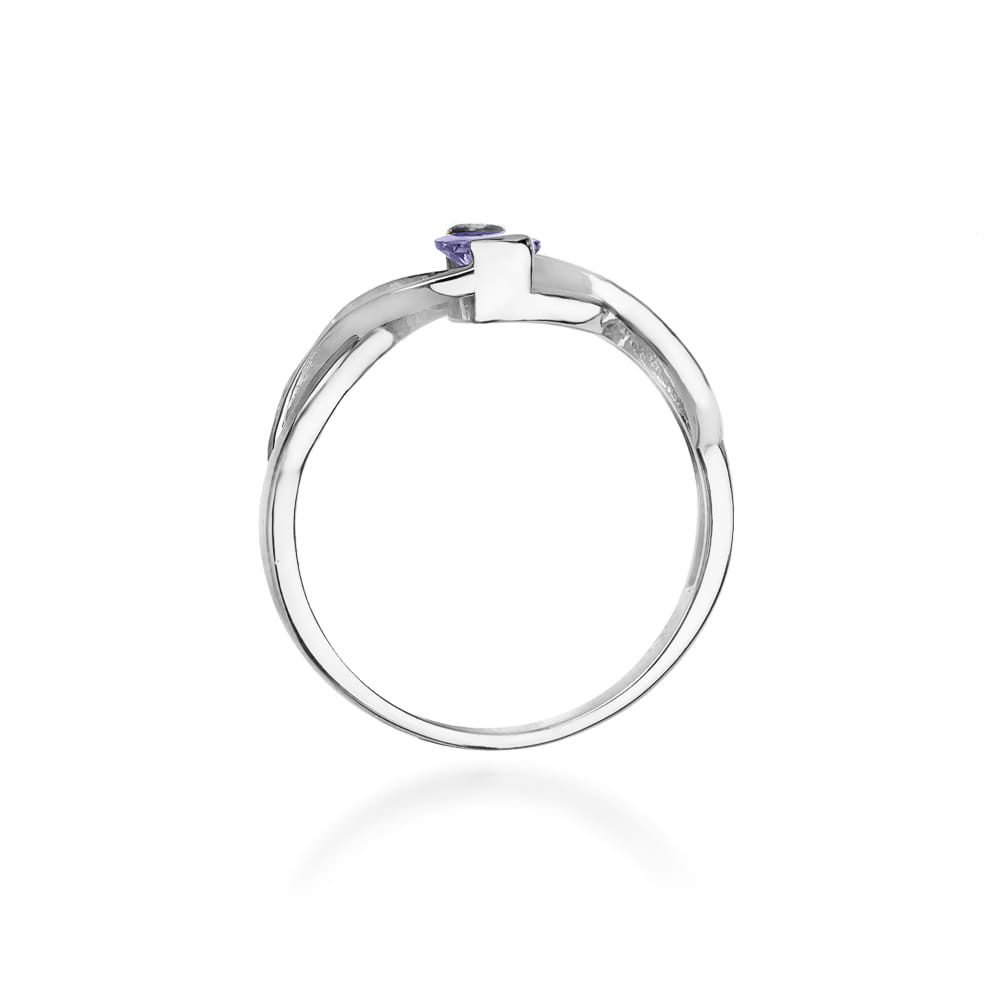 Gold Ring With Tanzanite And Diamonds