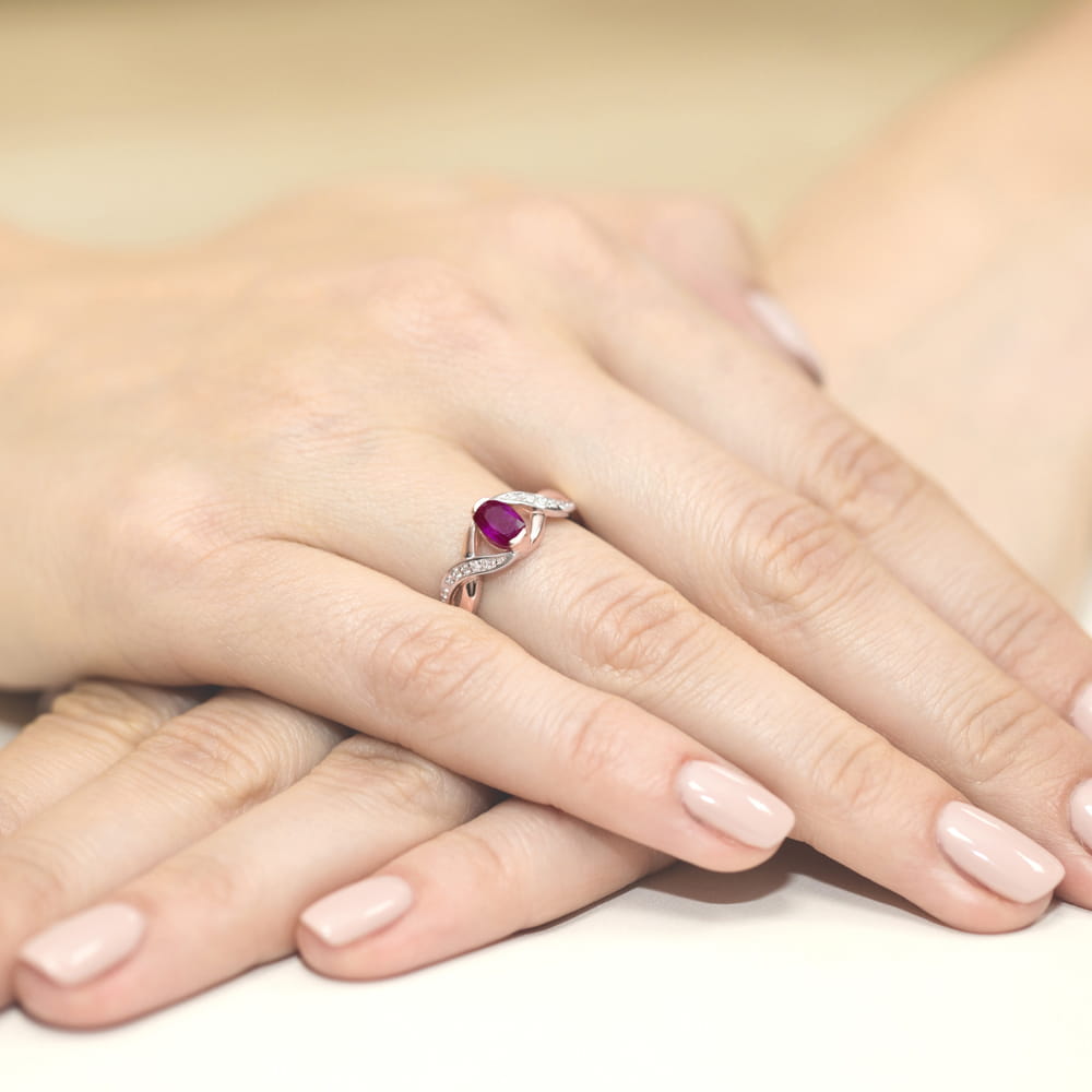 Auksinis Žiedas Su Rodolitu Ir Deimantais