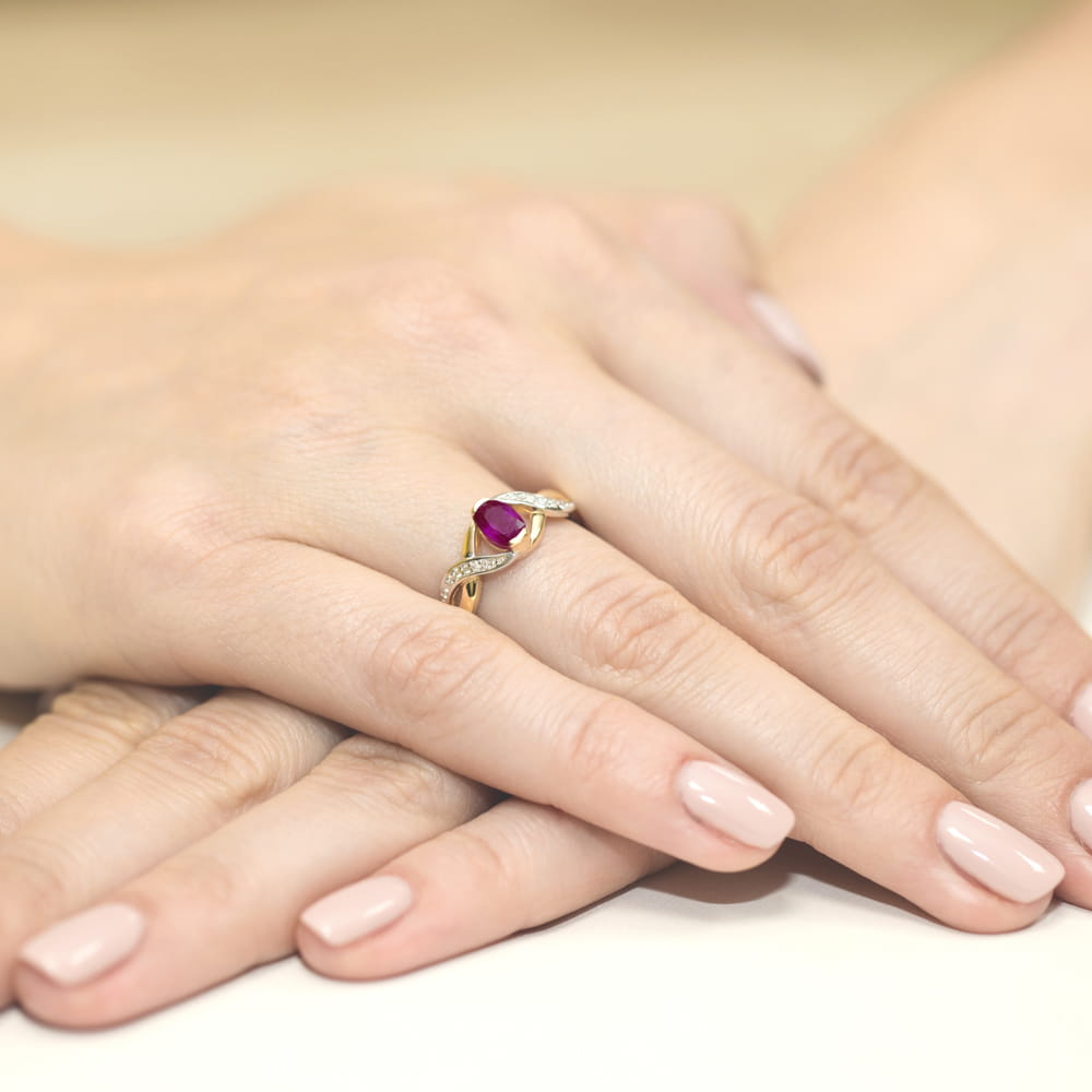 Auksinis Žiedas Su Rodolitu Ir Deimantais