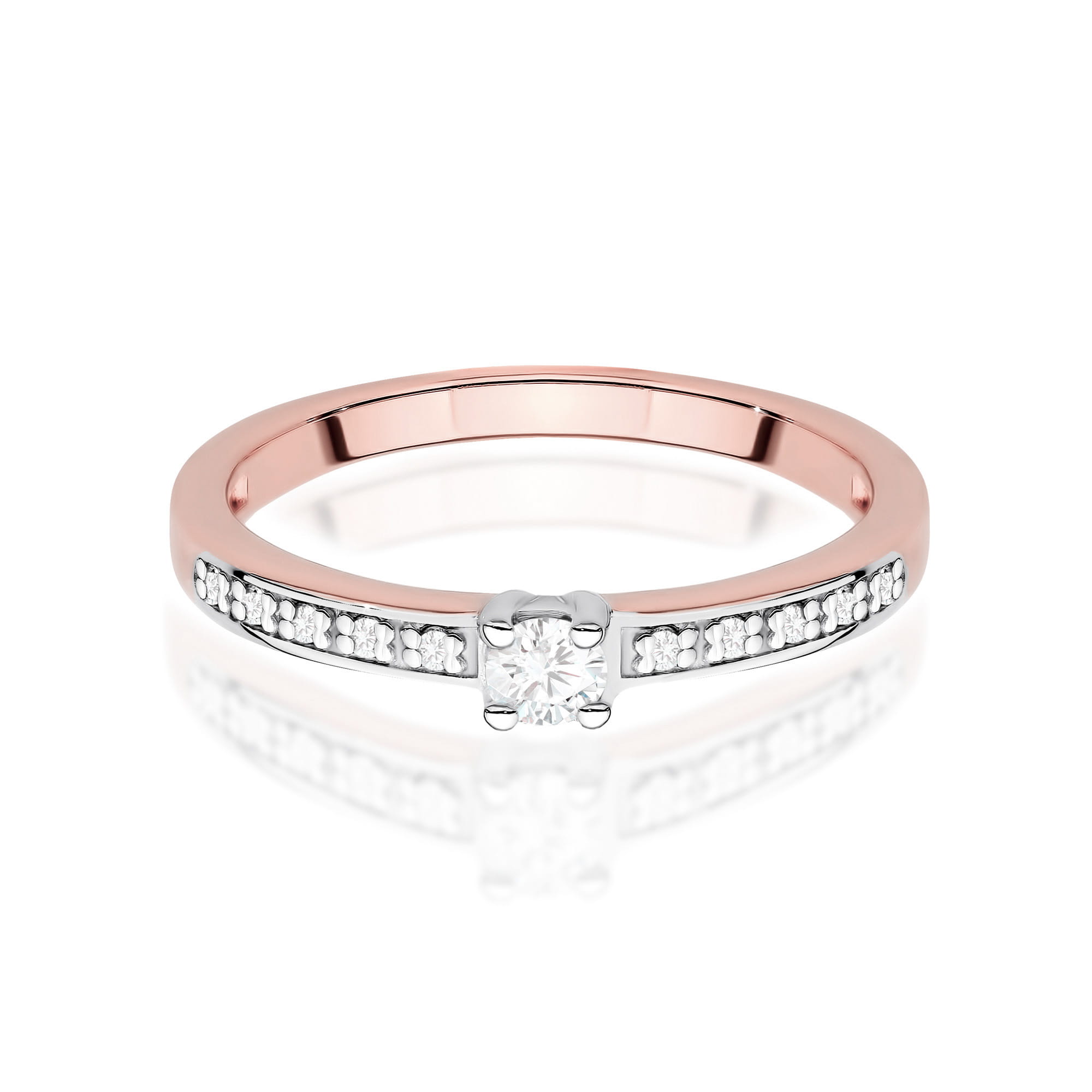 Gold Ring With Lab-Grown Diamonds