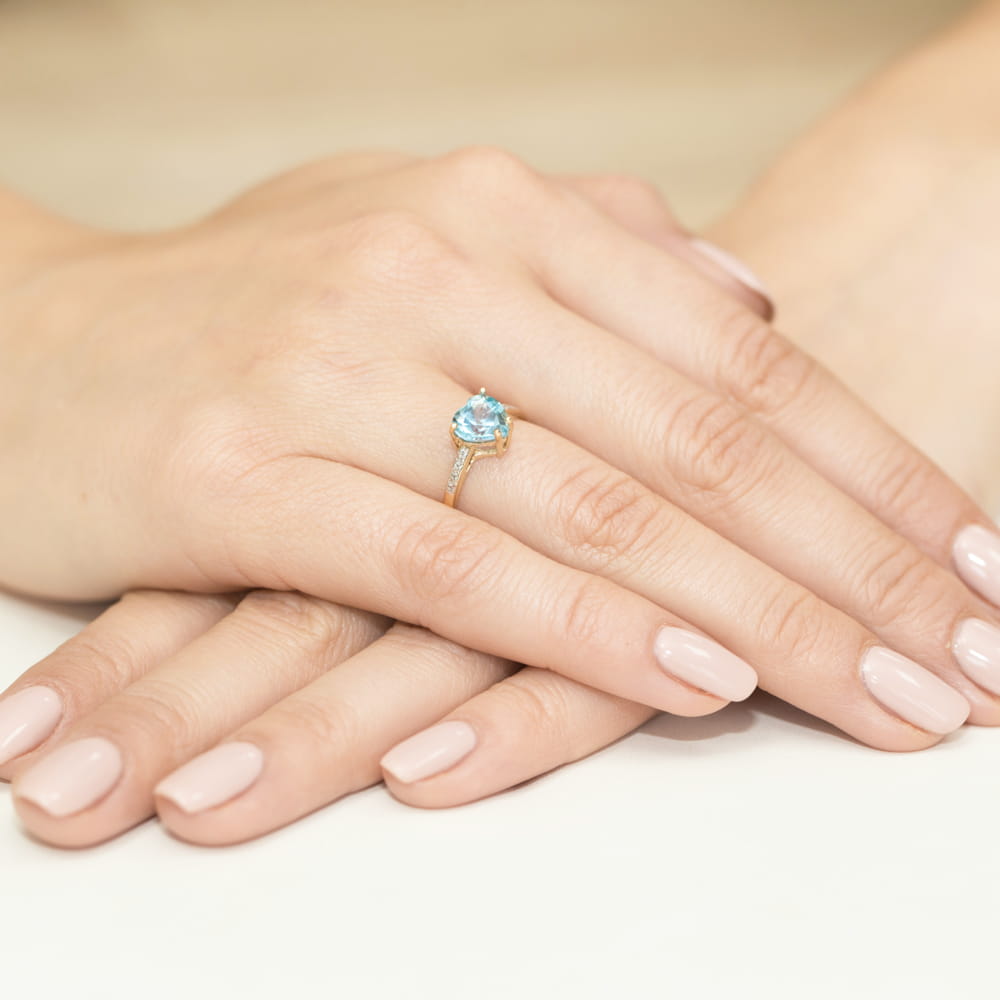 Auksinis Žiedas Su Topazu Ir Deimantais