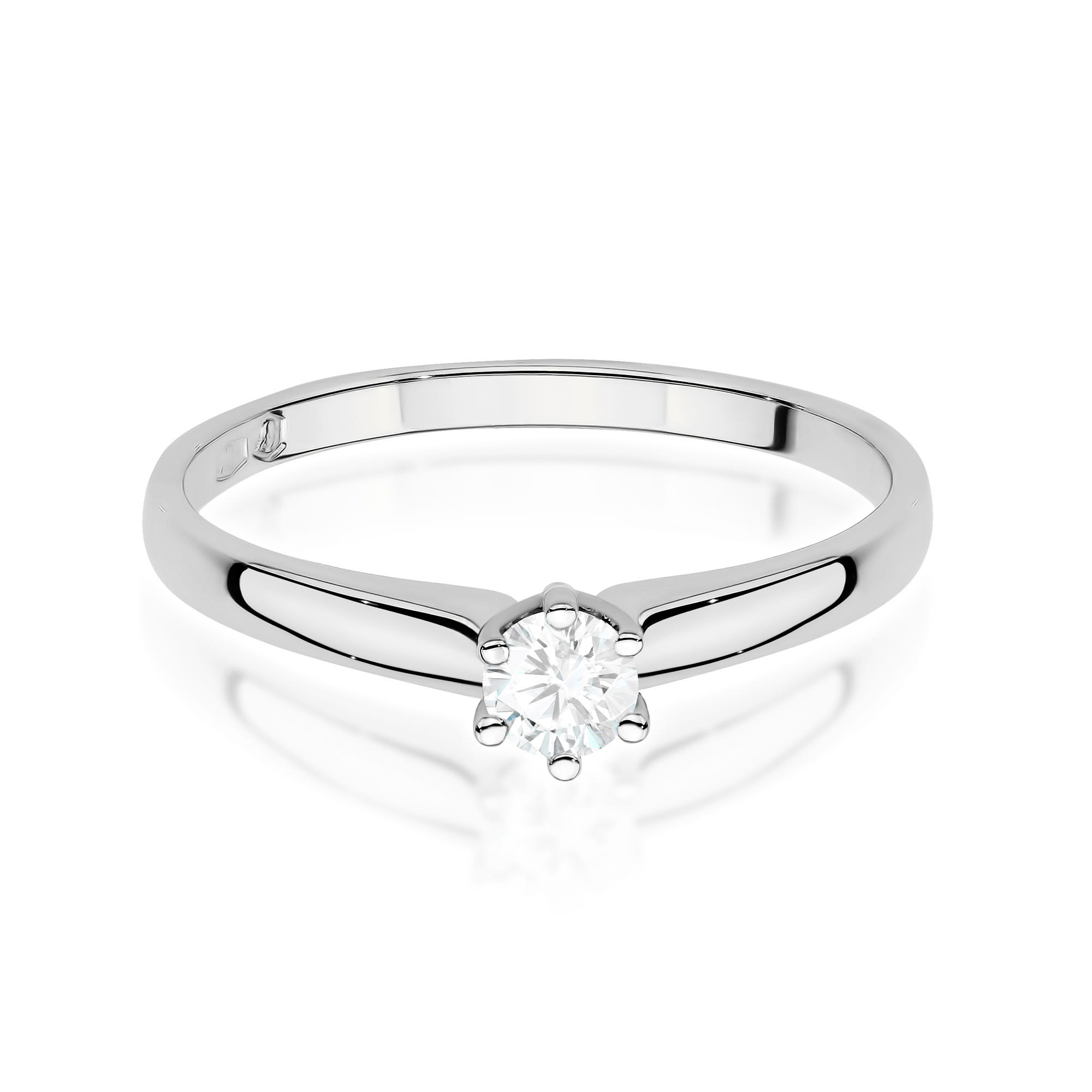 Gold Ring With Lab-Grown Diamond
