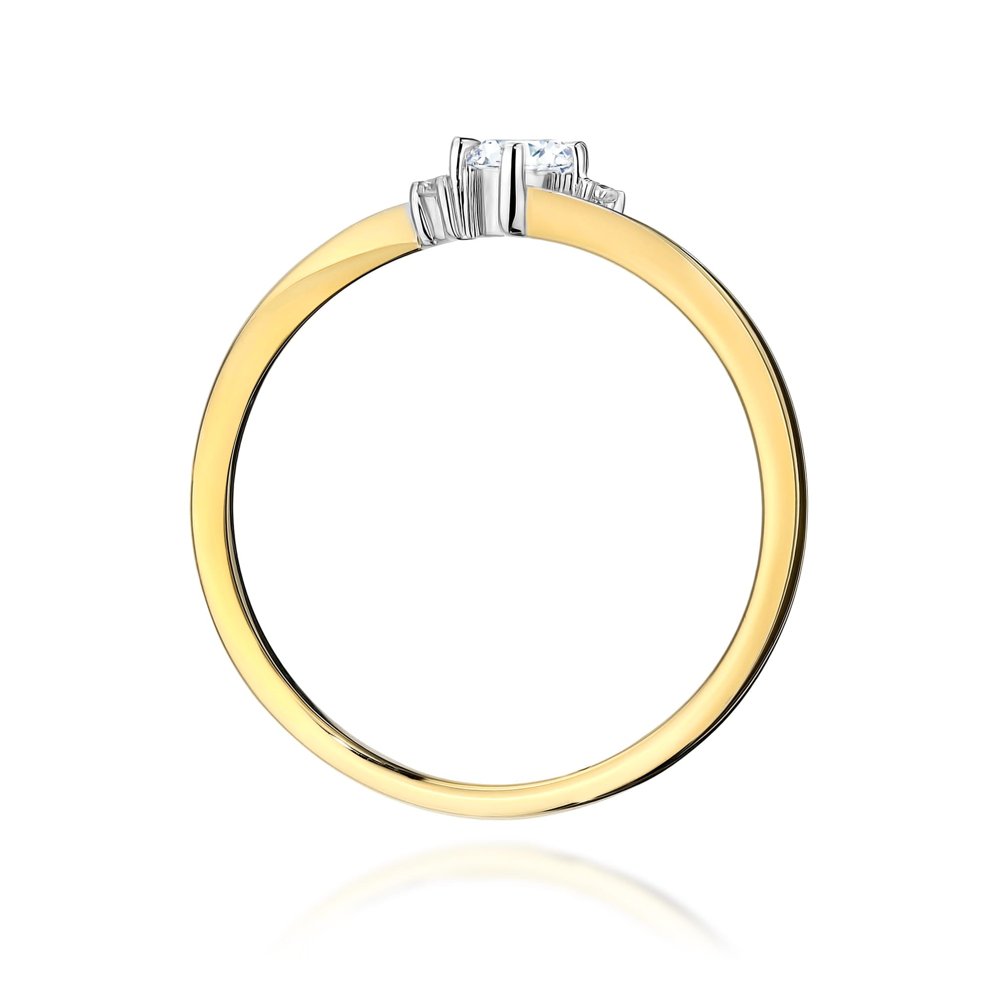 Gold Ring With Lab-Grown Diamonds