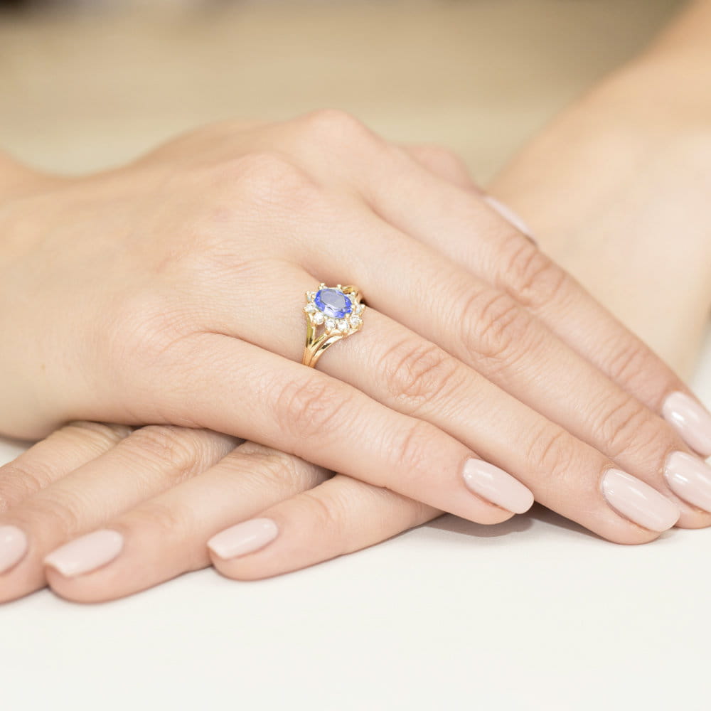 Gold Ring With Tanzanite And Diamonds