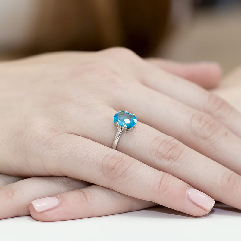 Auksinis Žiedas Su Topazu Ir Deimantais