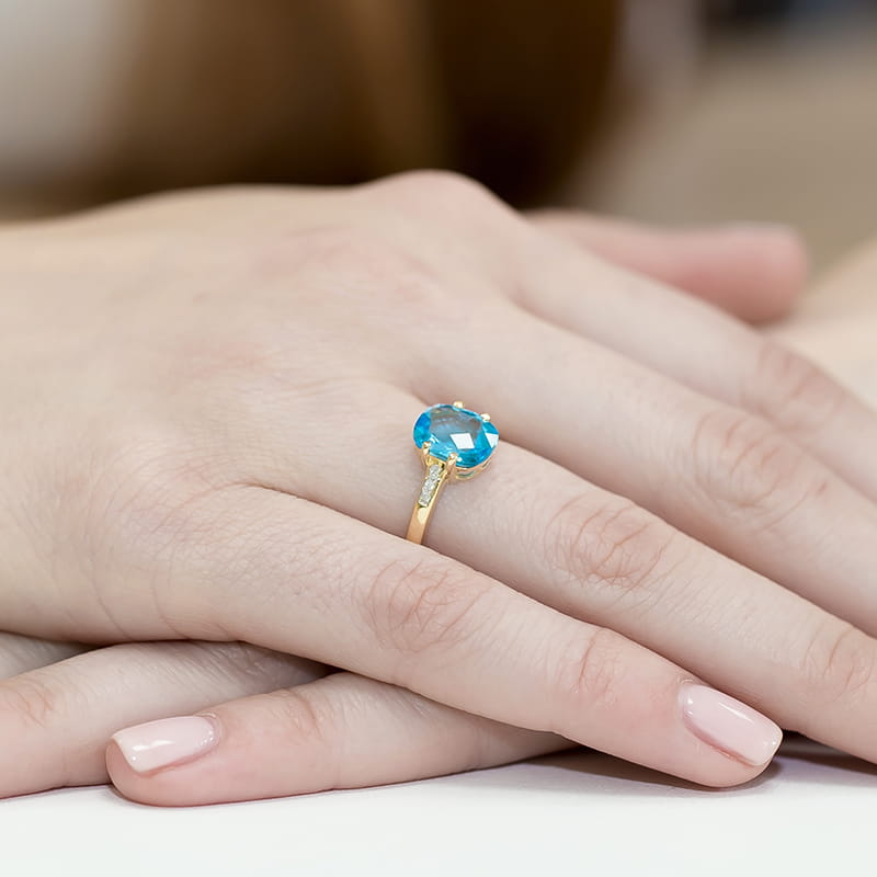 Auksinis Žiedas Su Topazu Ir Deimantais