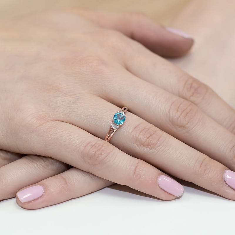 Auksinis Žiedas Su Topazu Ir Deimantais