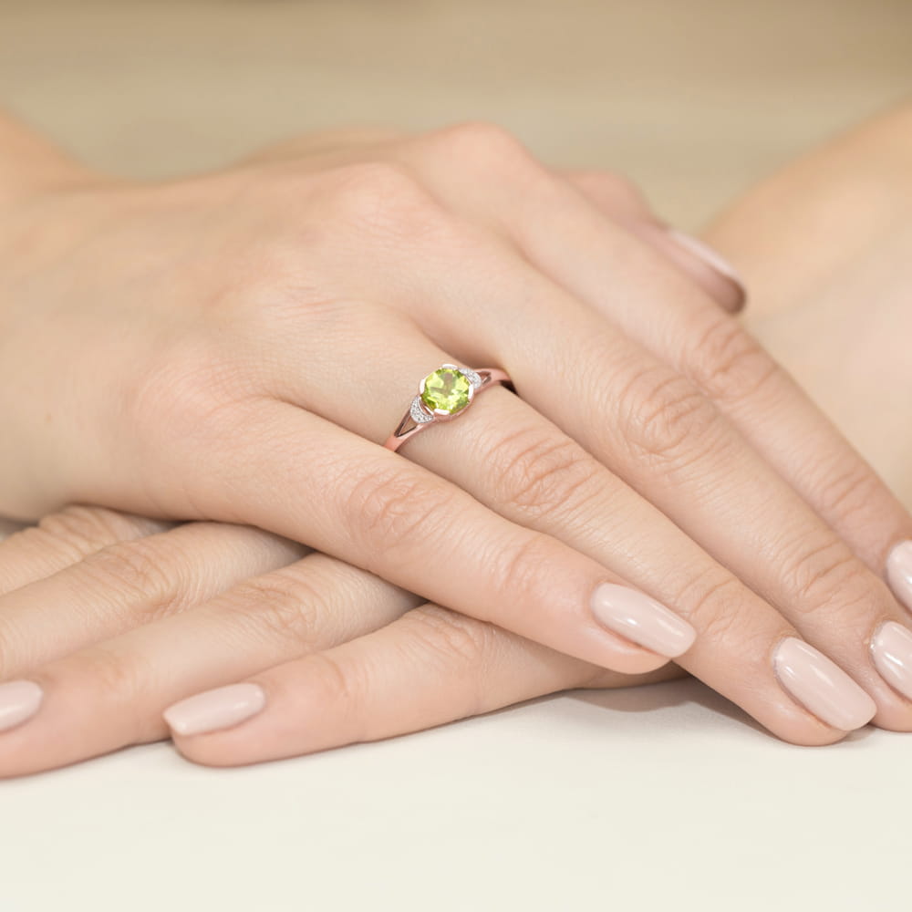 Auksinis Žiedas Su Peridotu Ir Deimantais