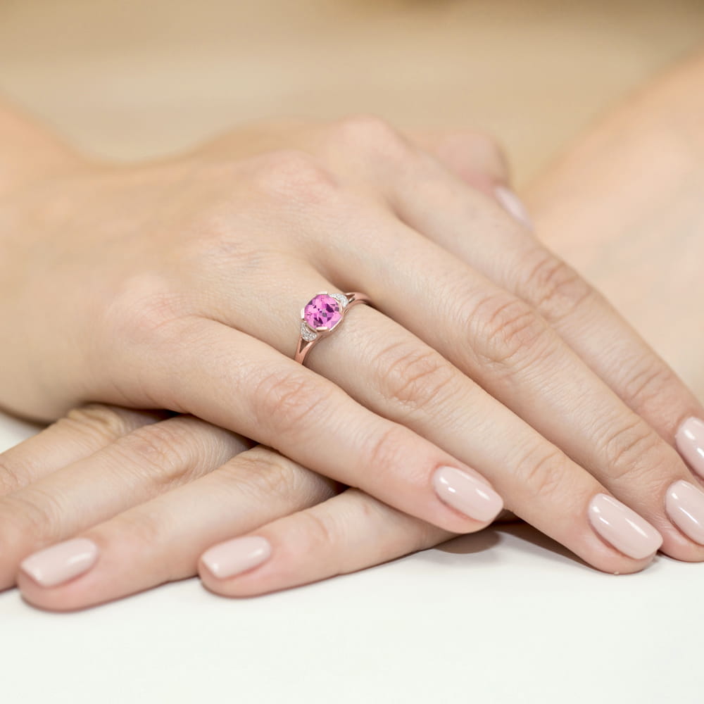 Auksinis Žiedas Su Rožiniu Topazu Ir Deimantais