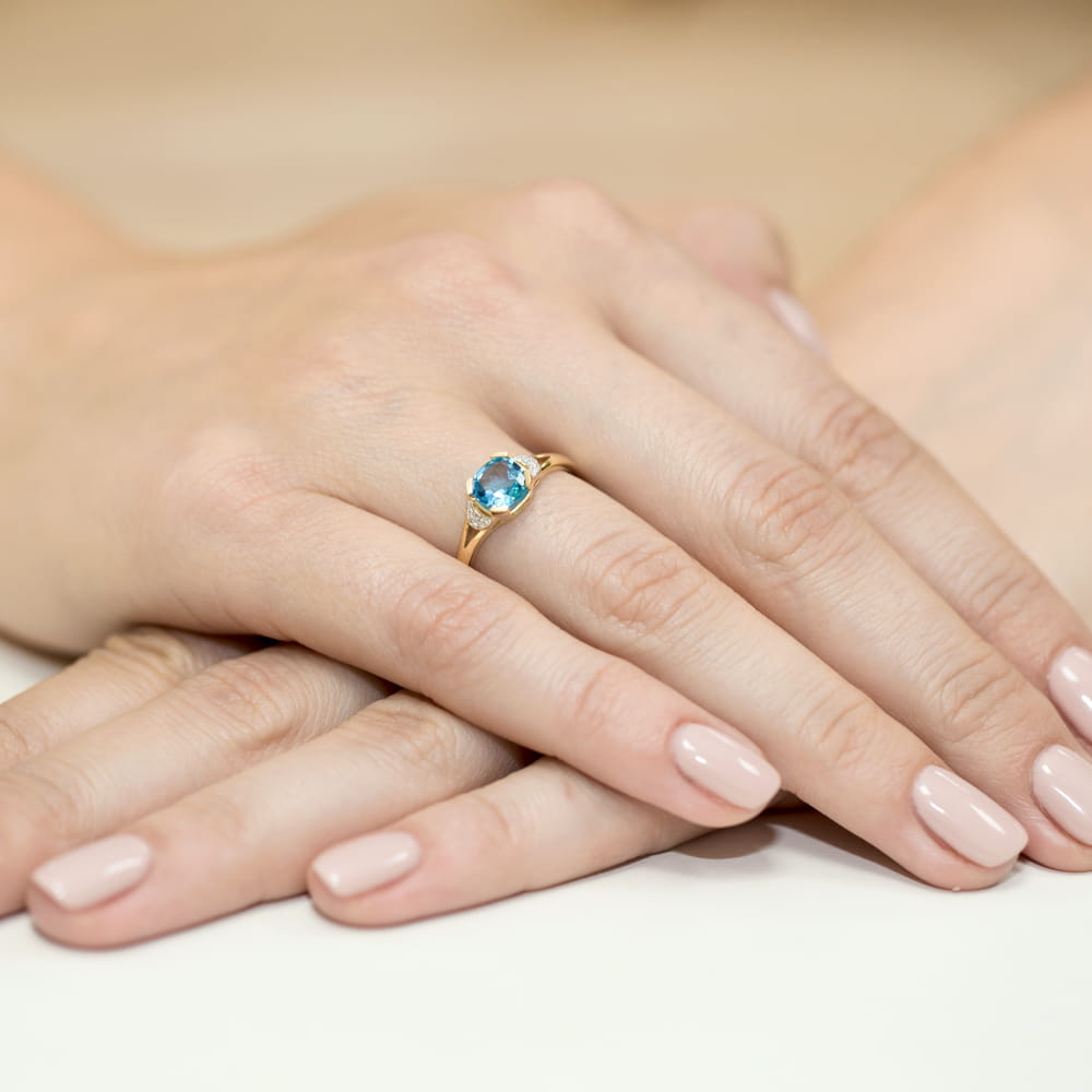 Auksinis Žiedas Su Topazu Ir Deimantais