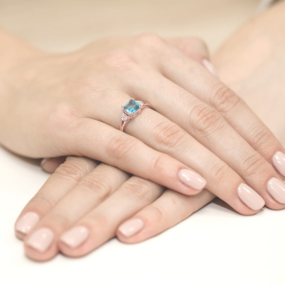 Auksinis Žiedas Su Topazu Ir Deimantais