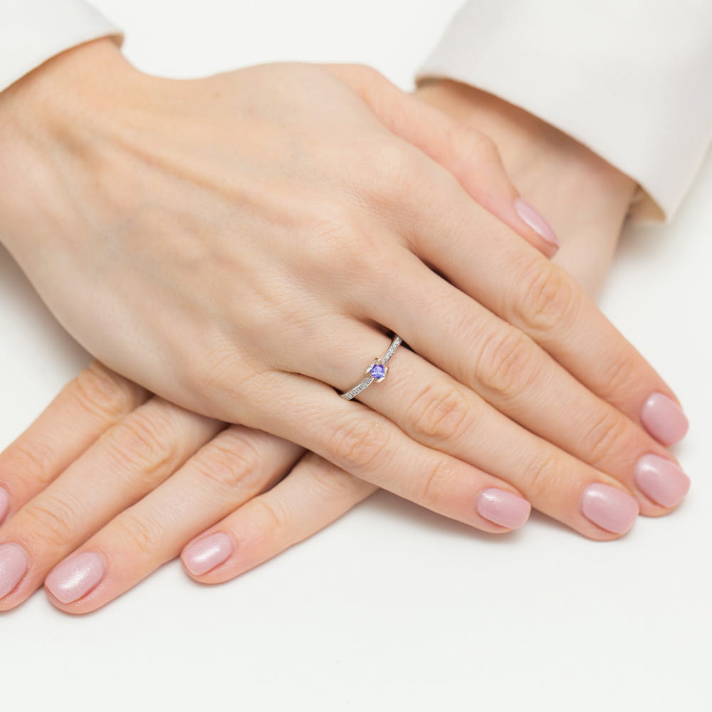 Gold Ring With Tanzanite And Diamonds