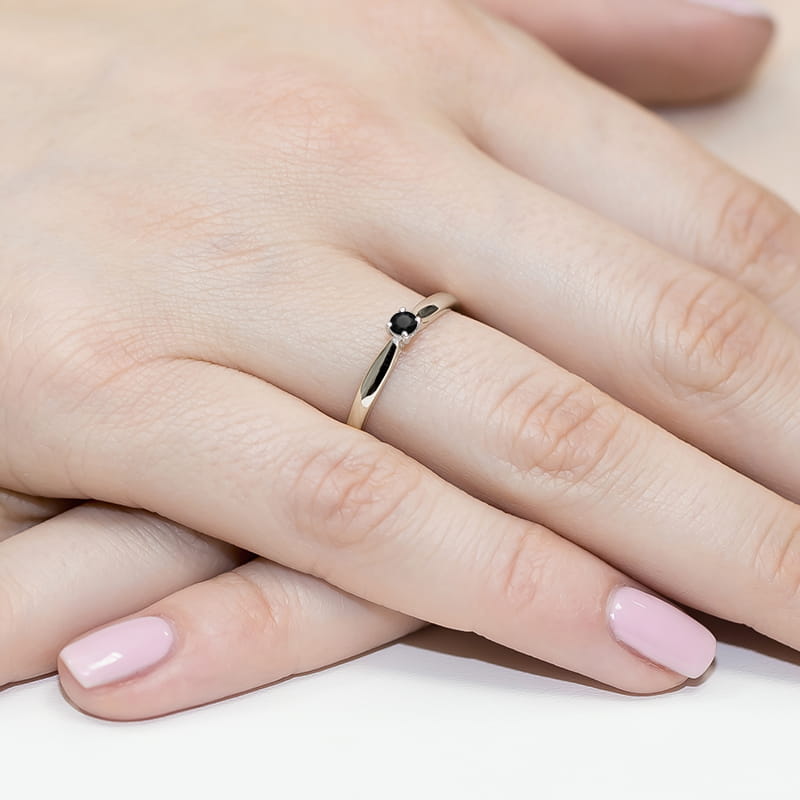 Auksinis Žiedas Su Juodu Deimantu