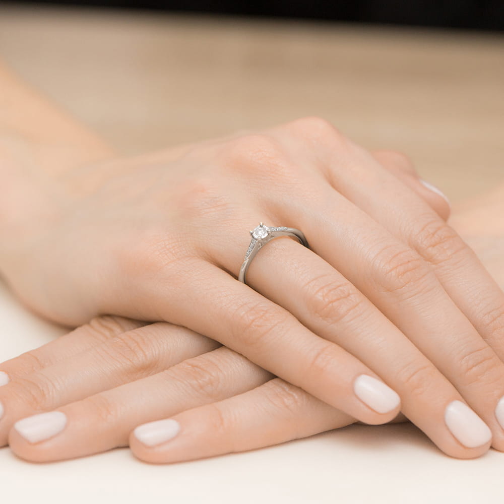 Auksinis Žiedas Su Deimantais