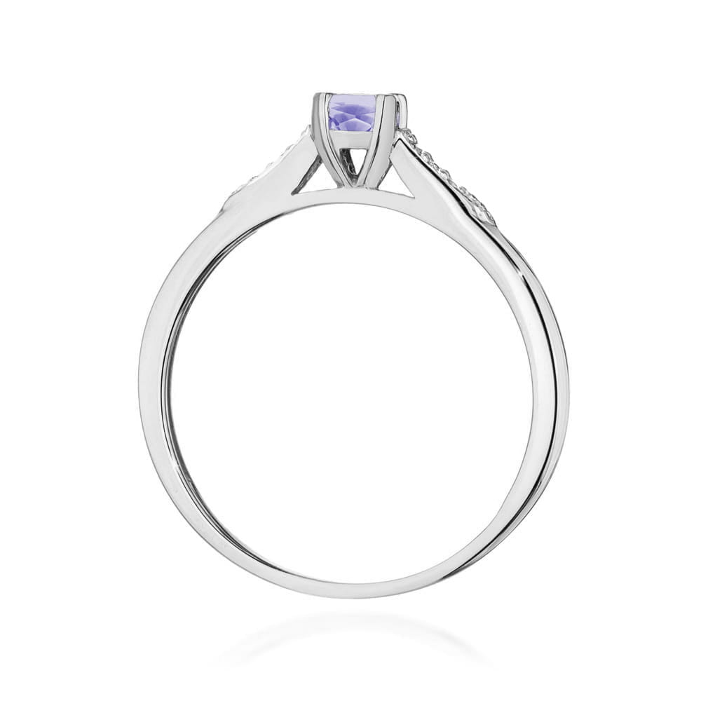 Gold Ring With Tanzanite And Diamonds