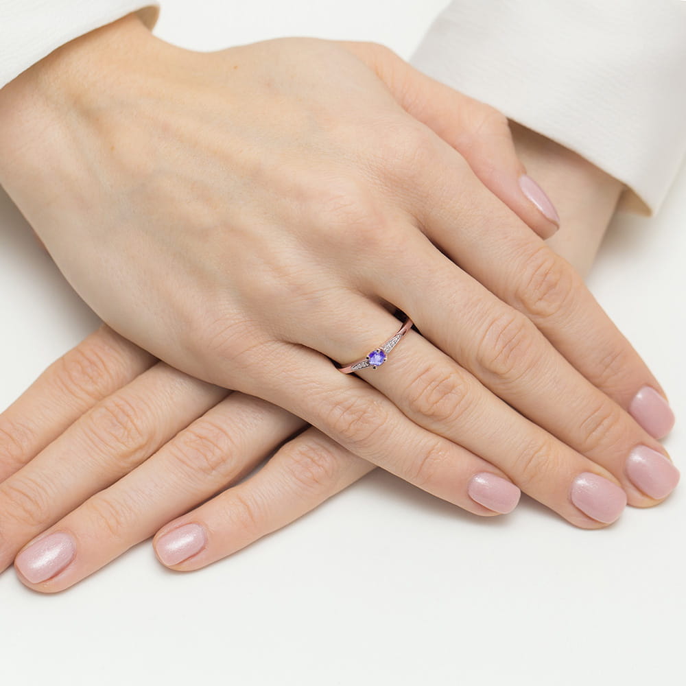 Gold Ring With Tanzanite And Diamonds