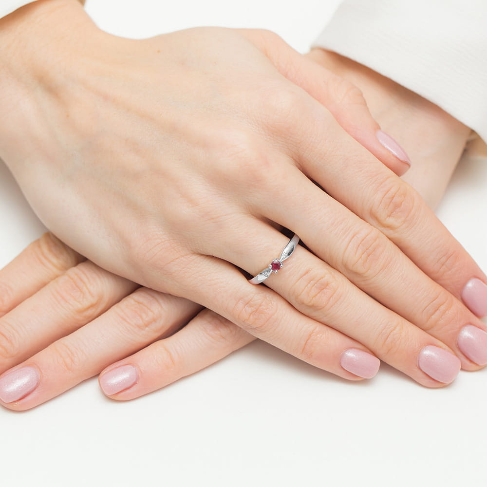 Auksinis Žiedas Su Rubinu Ir Deimantais