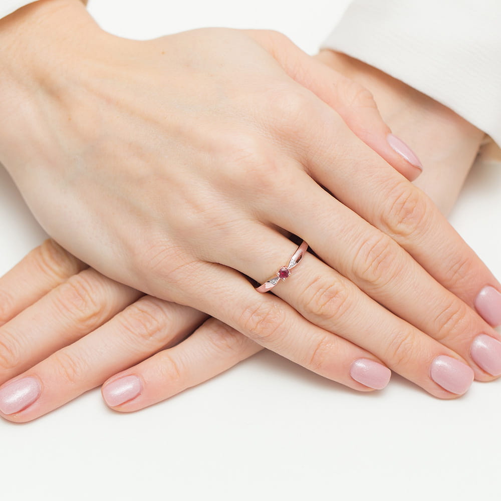 Auksinis Žiedas Su Rubinu Ir Deimantais