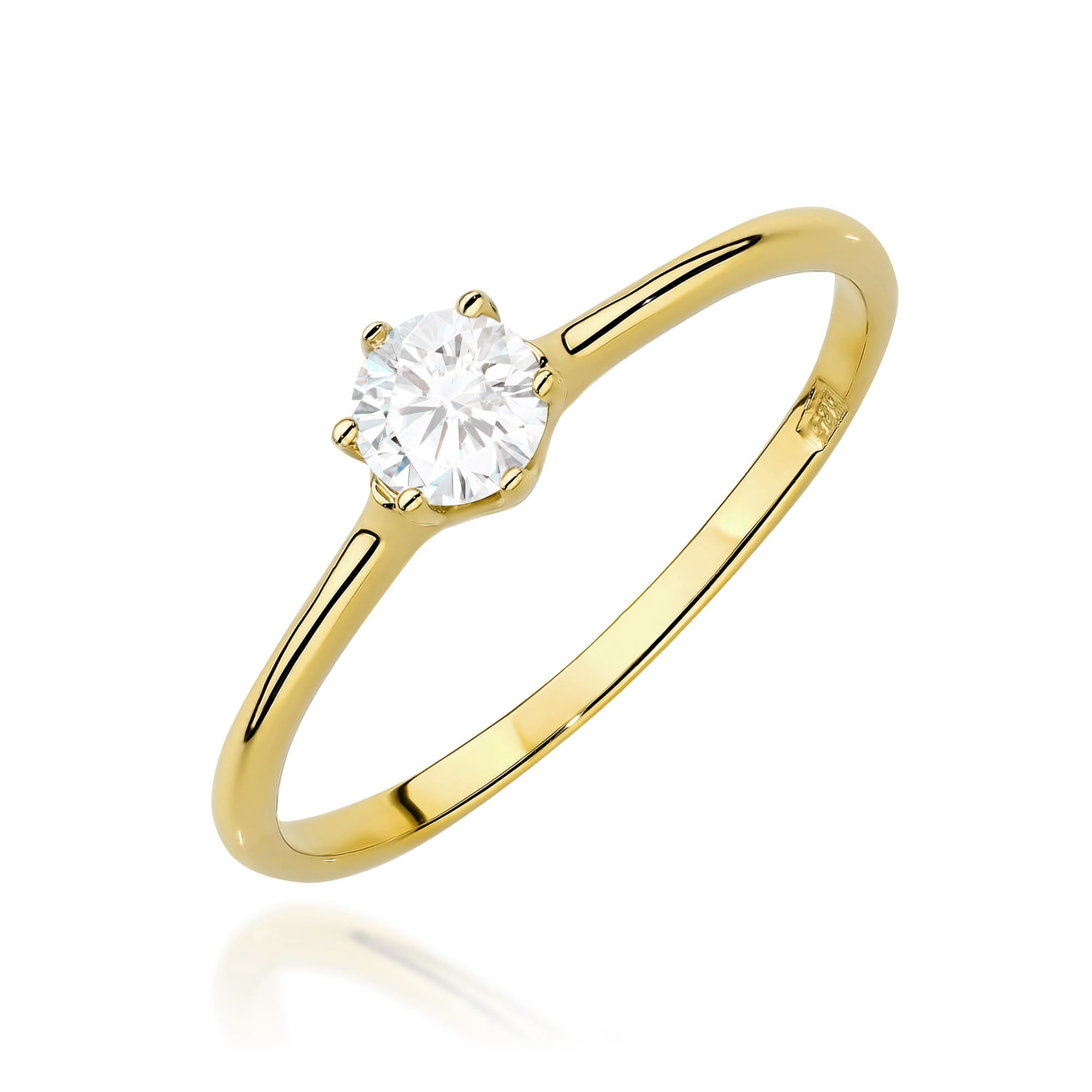 Gold Ring With Lab-Grown Diamonds