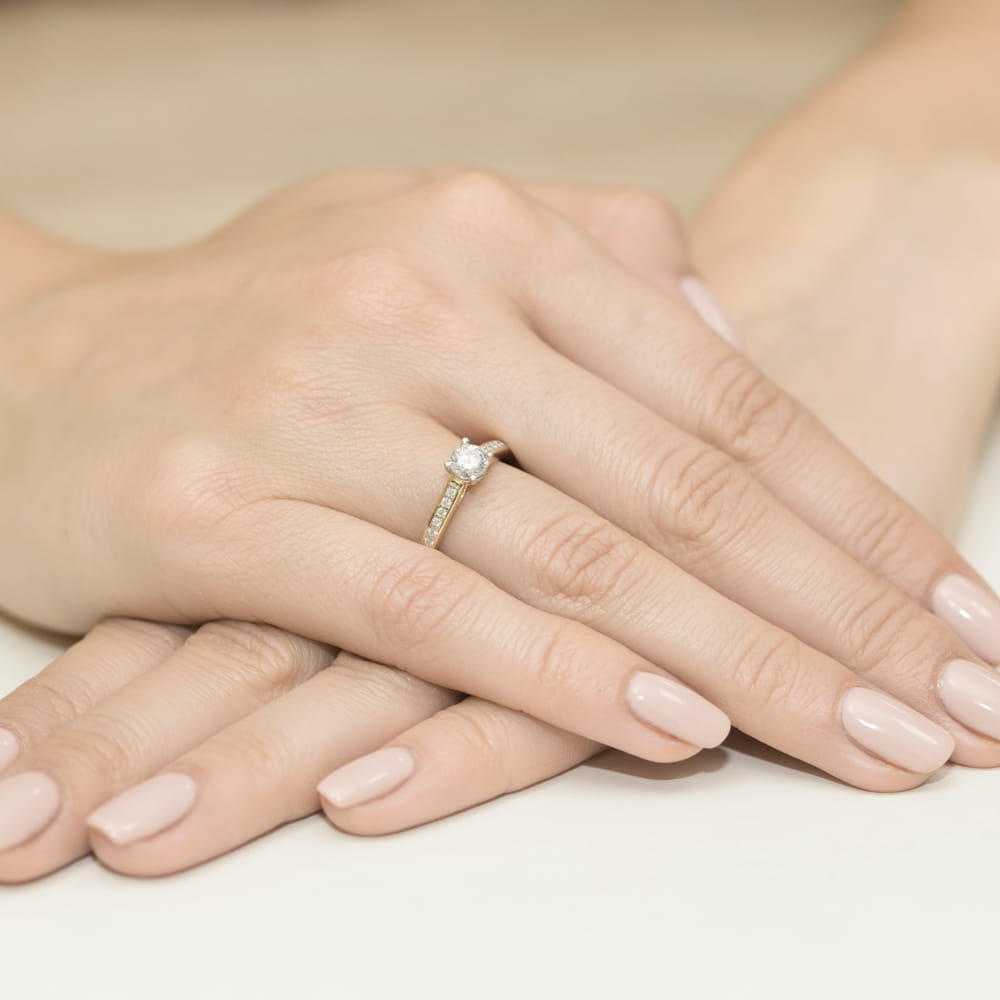 Auksinis Žiedas Su Deimantais