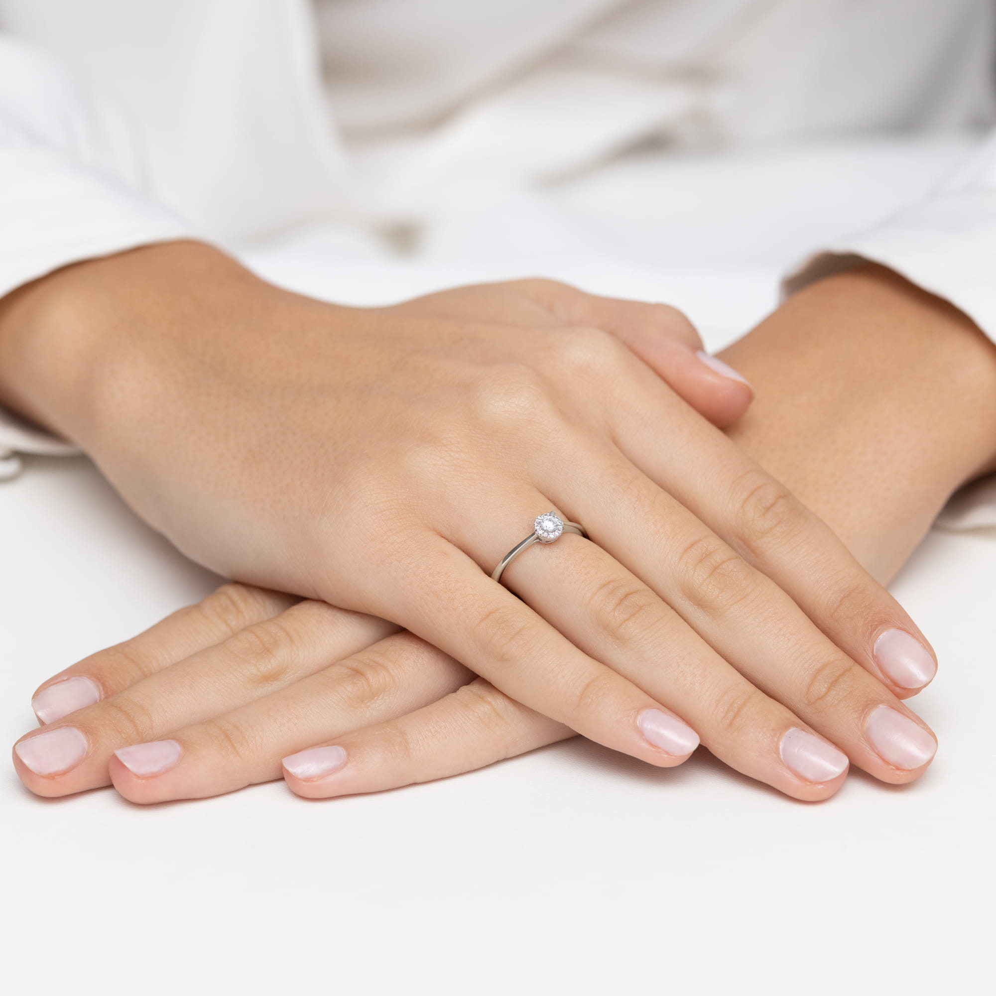 Auksinis Žiedas Su Deimantais