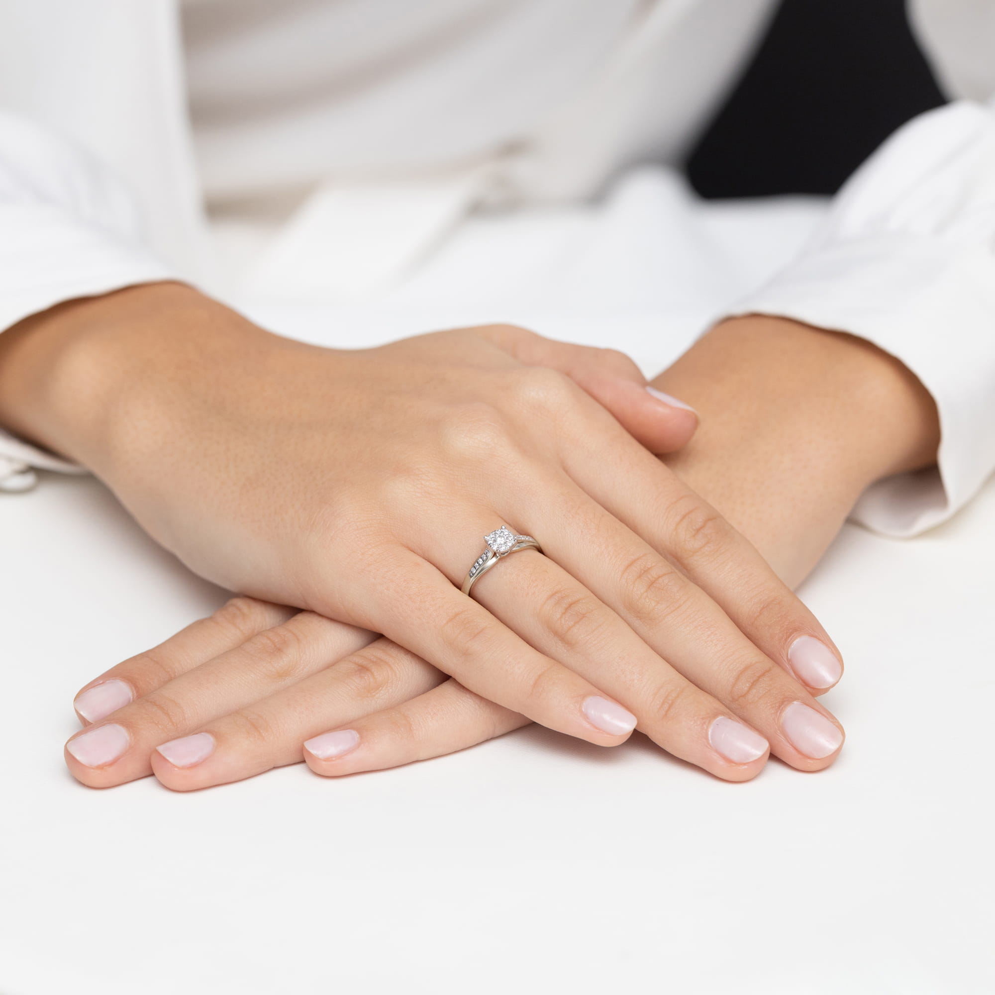 Auksinis Žiedas Su Deimantais