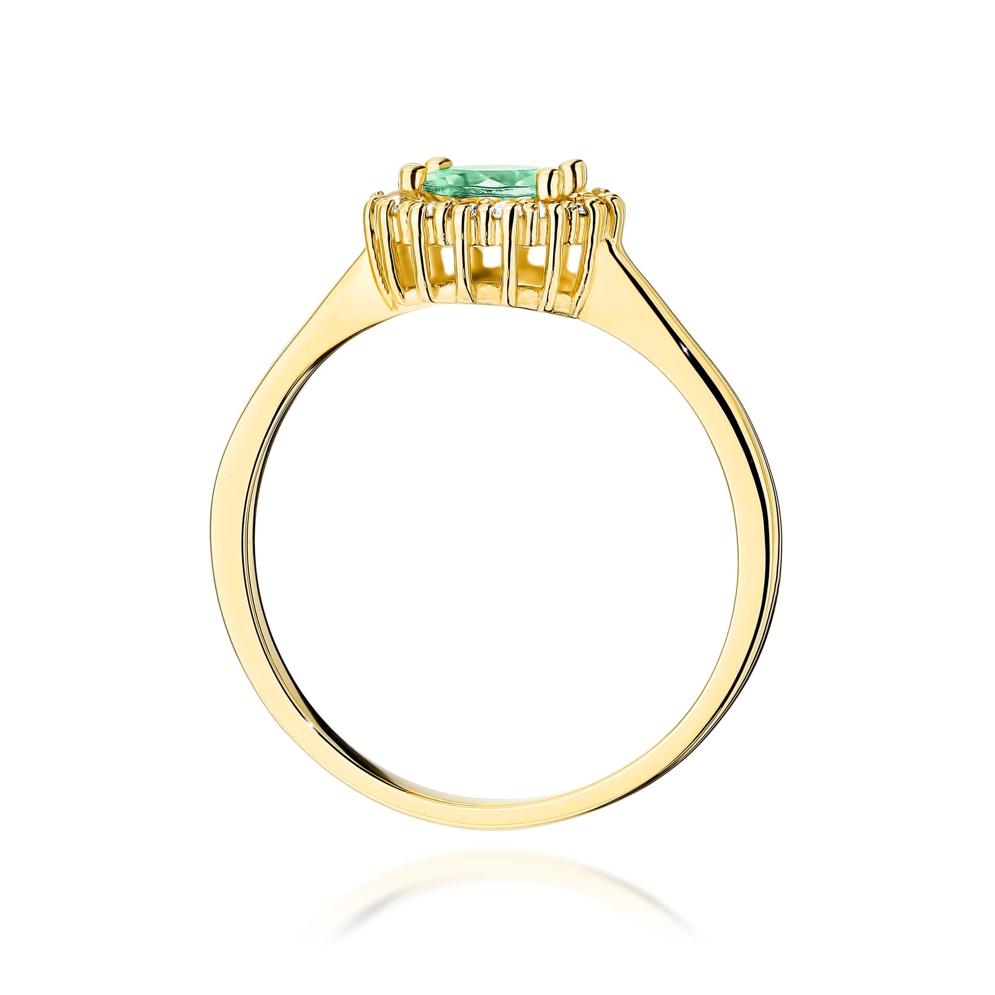 Gold Ring With Emerald And Diamonds