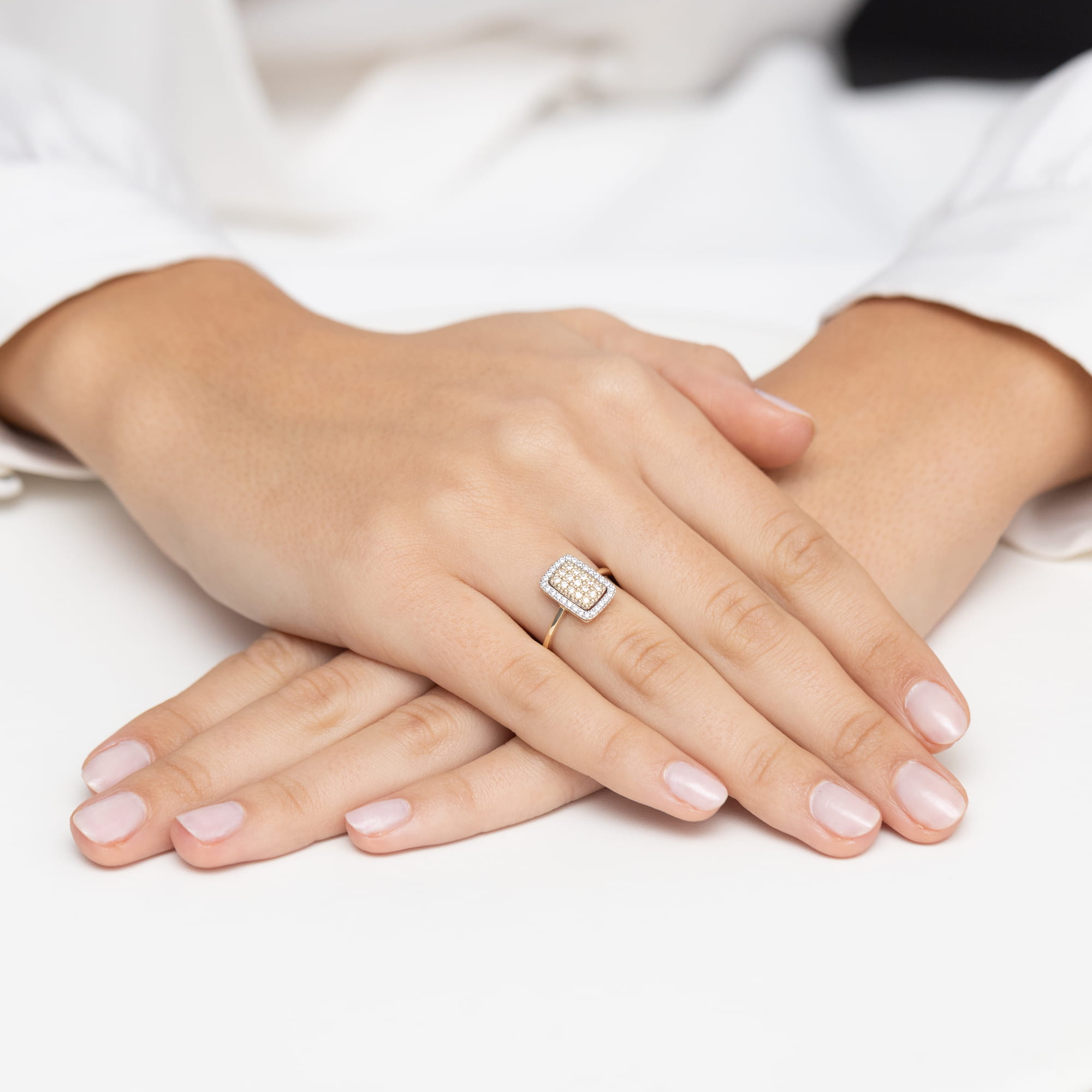 Auksinis Žiedas Su Deimantais