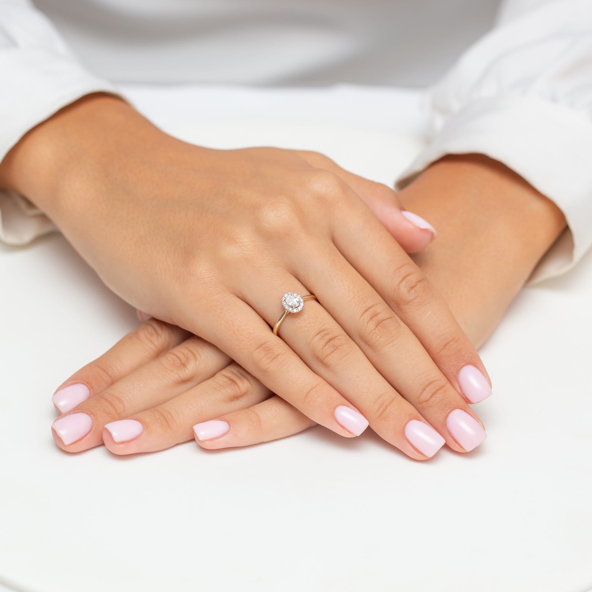 Auksinis Žiedas Su Deimantais