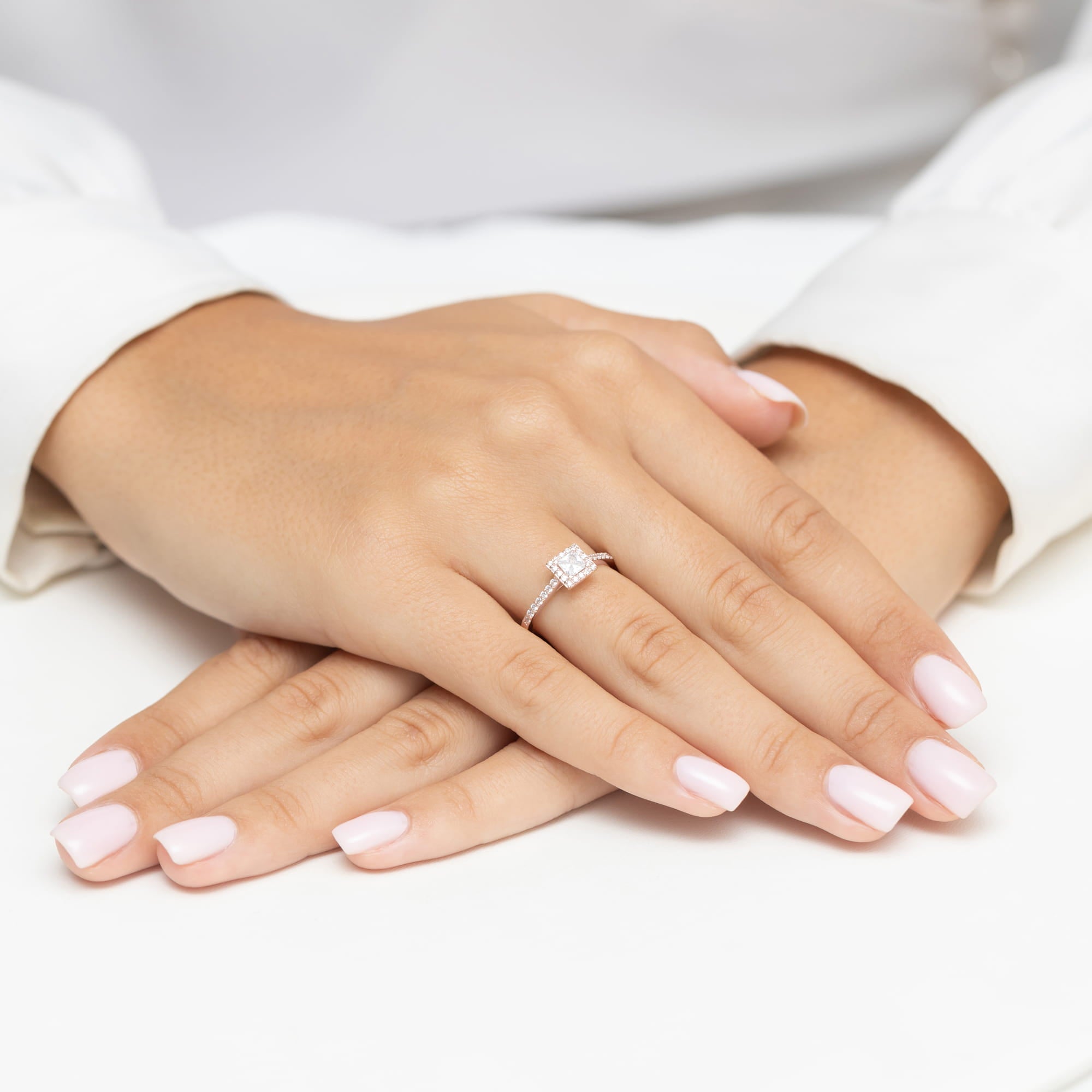 Auksinis Žiedas Su Deimantais