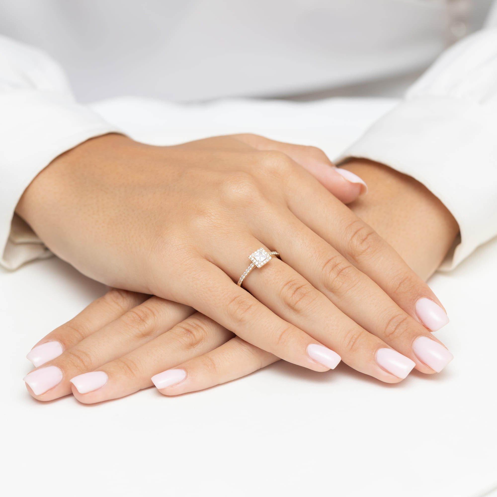 Auksinis Žiedas Su Deimantais