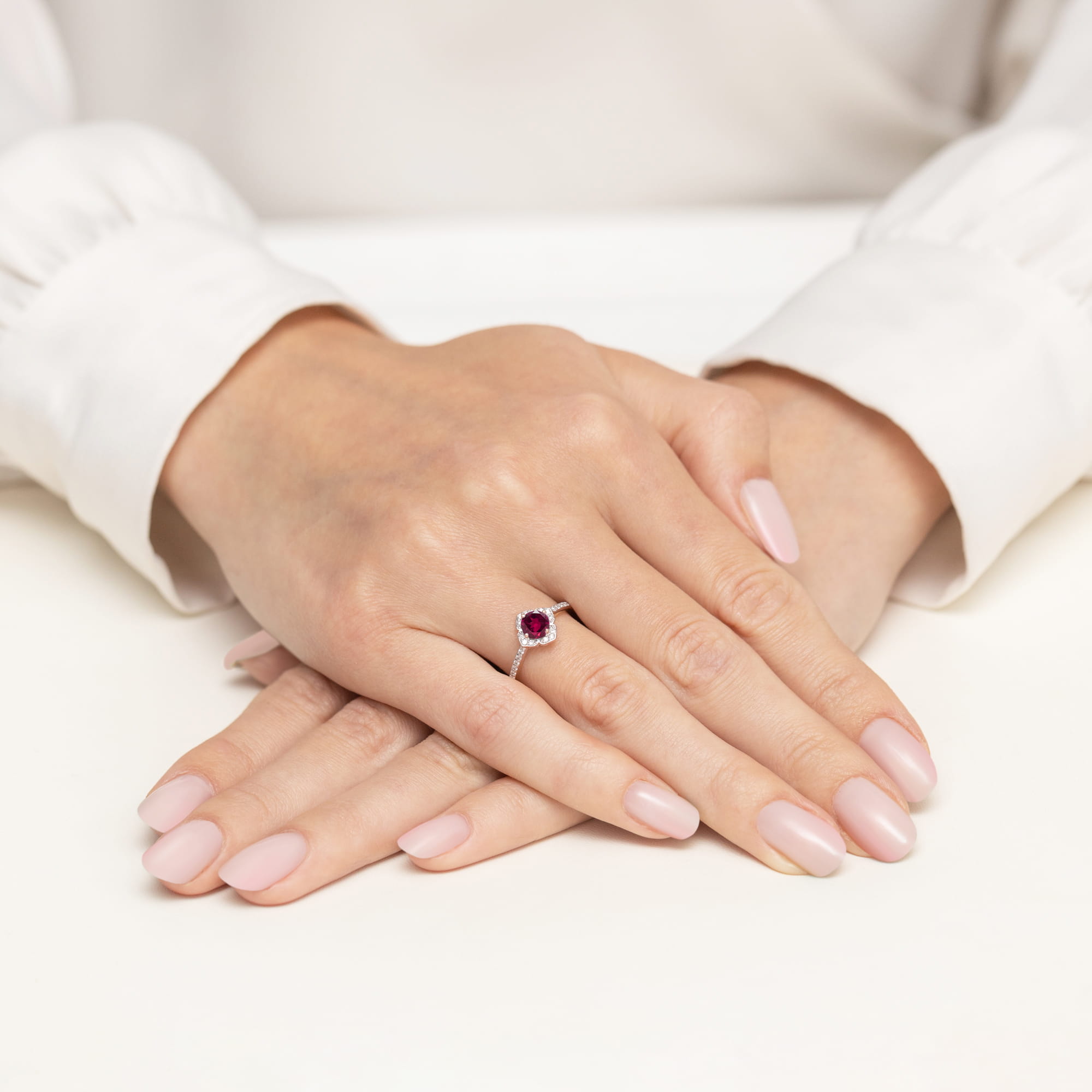 Auksinis Žiedas Su Rodolitu Ir Deimantais