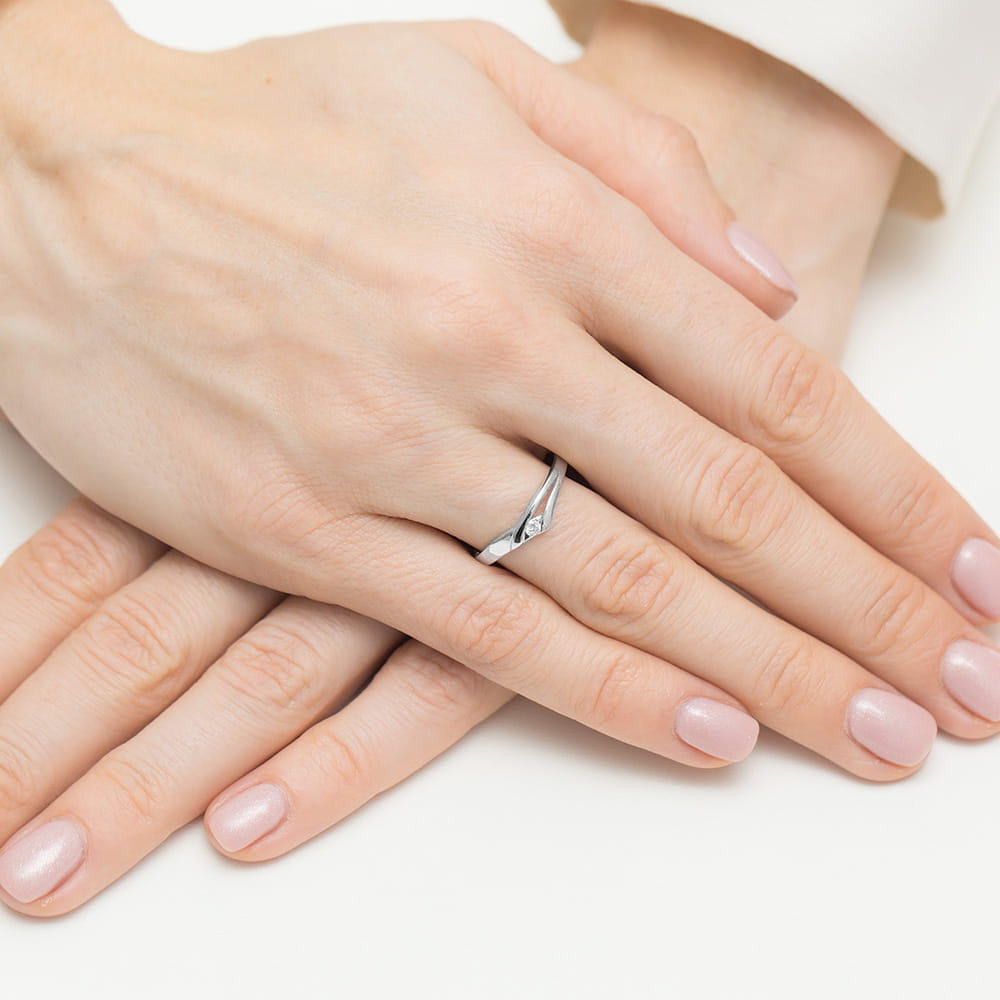 Auksinis Žiedas Su Deimantu