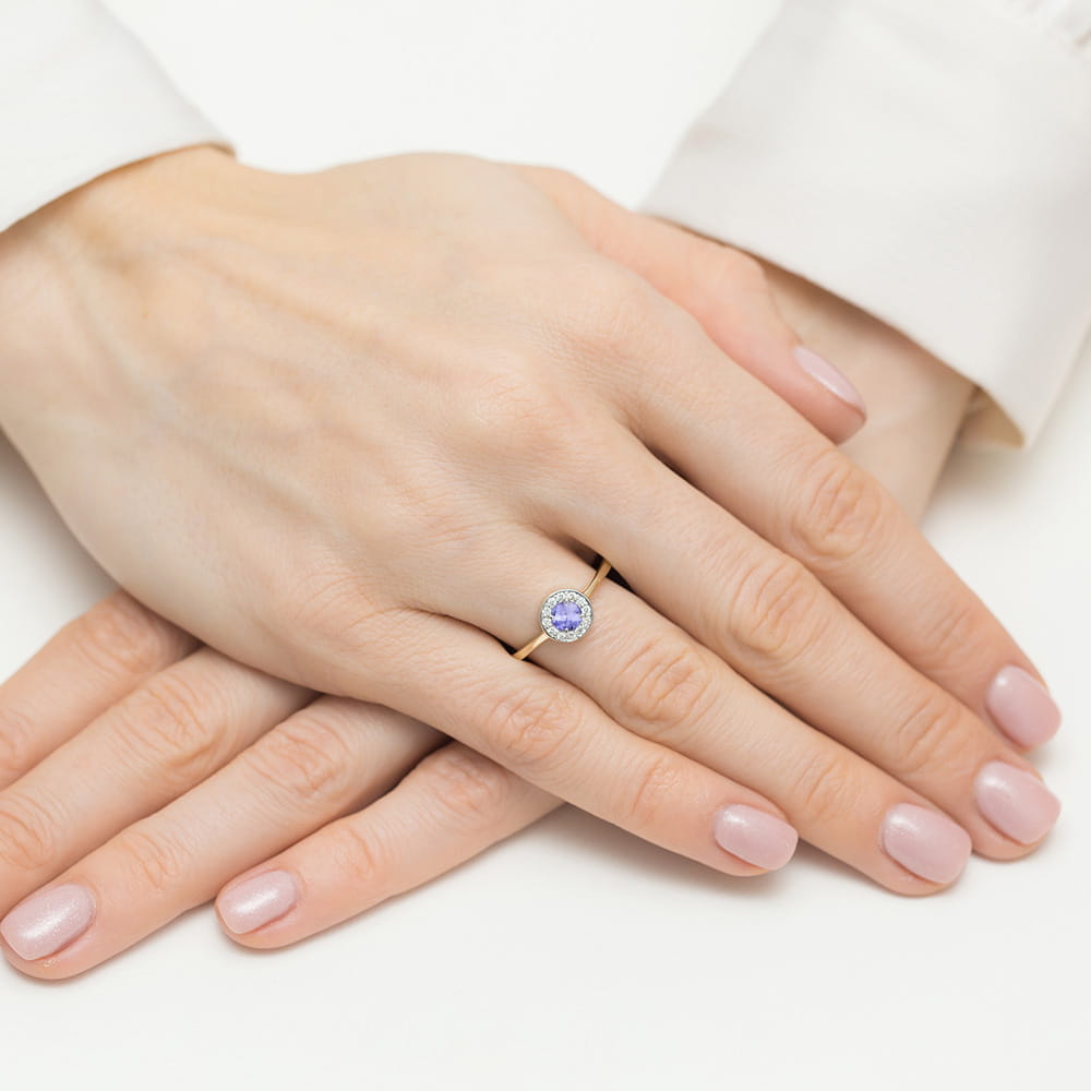 Auksinis Žiedas Su Tanzanitu Ir Deimantais