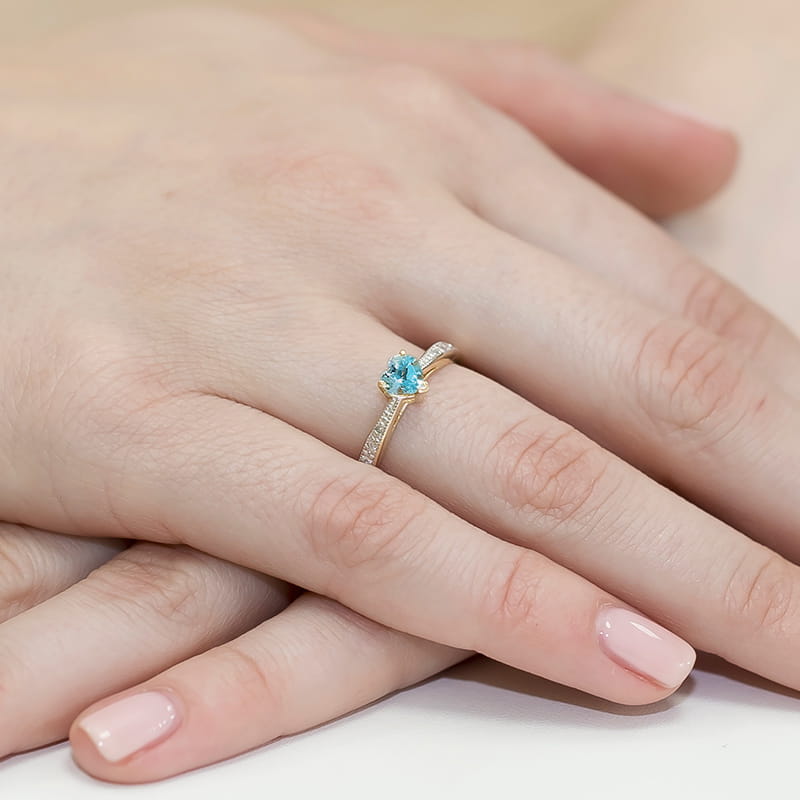 Auksinis Žiedas Su Topazu Ir Deimantais