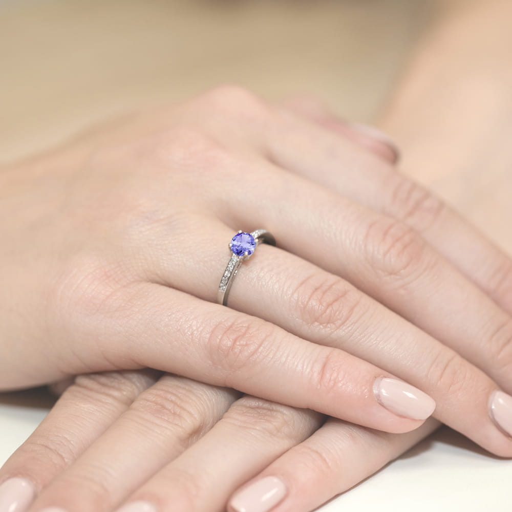 Gold Ring With Tanzanite And Diamonds